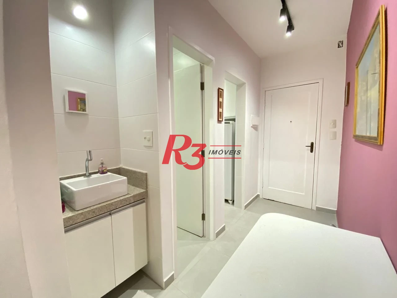 Kitnet com 1 dormitório, 38 m² - venda por R$ 300.000,00 ou aluguel por R$ 3.010,00/mês - Centro - São Vicente/SP