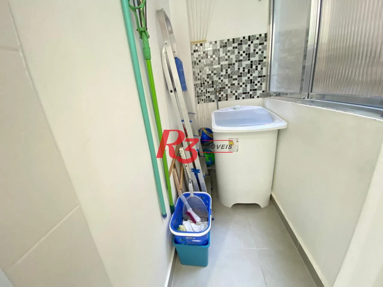Kitnet com 1 dormitório, 38 m² - venda por R$ 300.000,00 ou aluguel por R$ 3.010,00/mês - Centro - São Vicente/SP