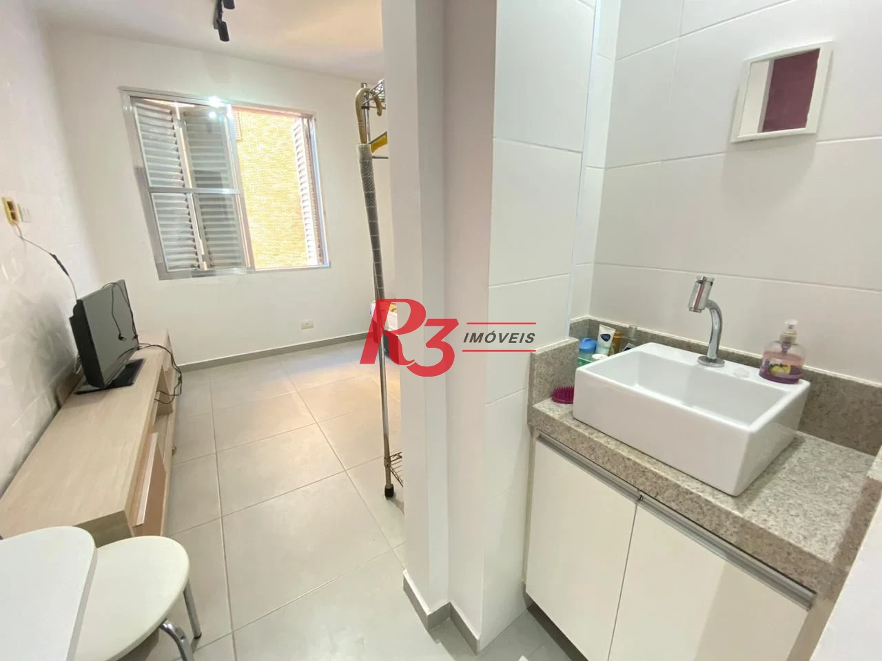 Kitnet com 1 dormitório, 38 m² - venda por R$ 300.000,00 ou aluguel por R$ 3.010,00/mês - Centro - São Vicente/SP