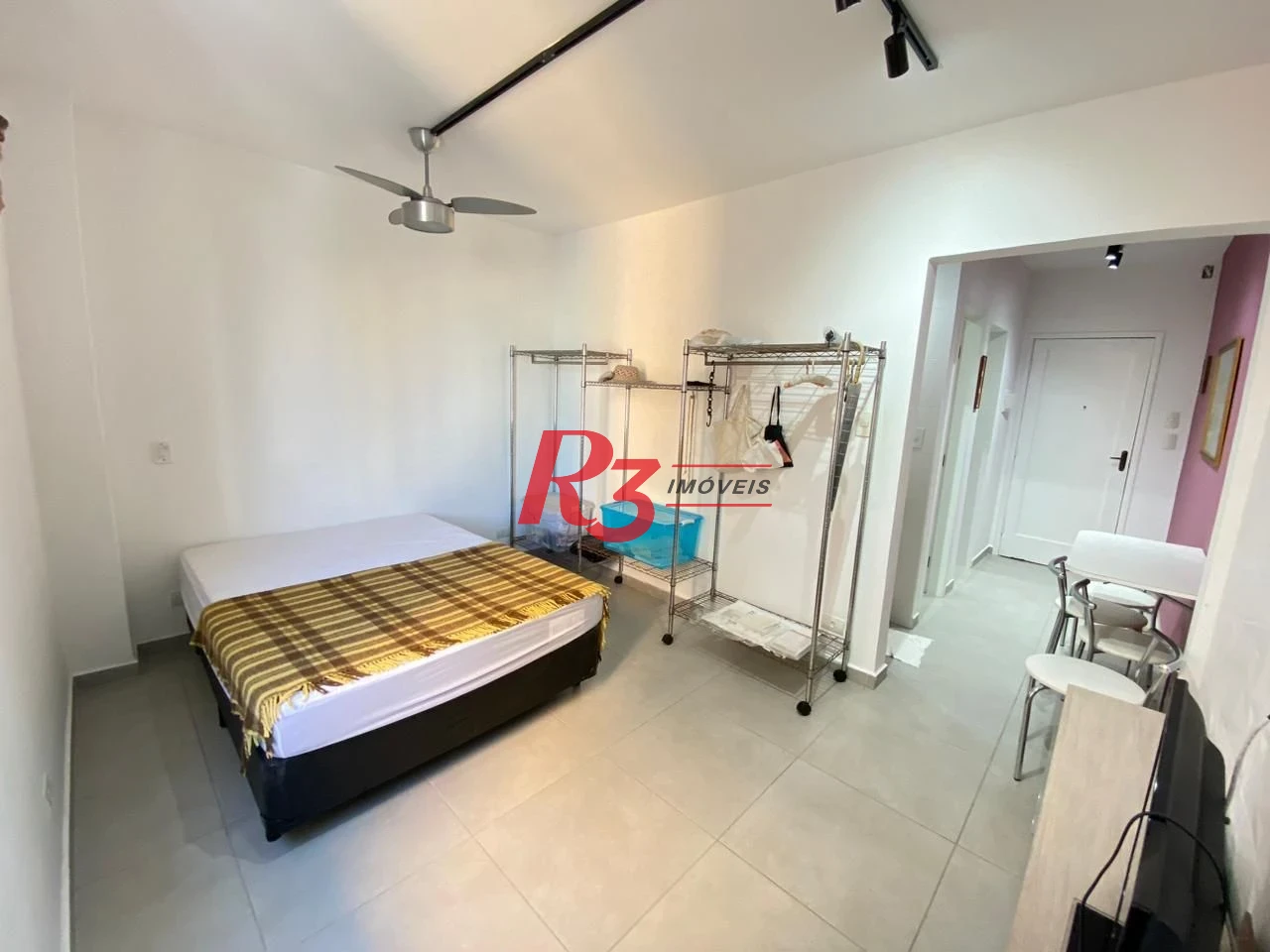 Kitnet com 1 dormitório, 38 m² - venda por R$ 300.000,00 ou aluguel por R$ 3.010,00/mês - Centro - São Vicente/SP