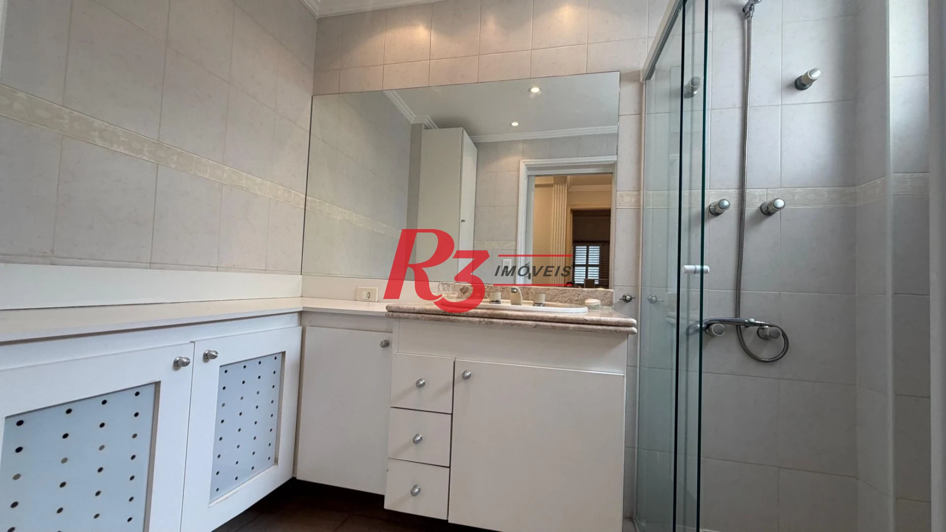 Apartamento com 2 dormitórios à venda, 70 m² por R$ 700.000,00 - Gonzaga - Santos/SP
