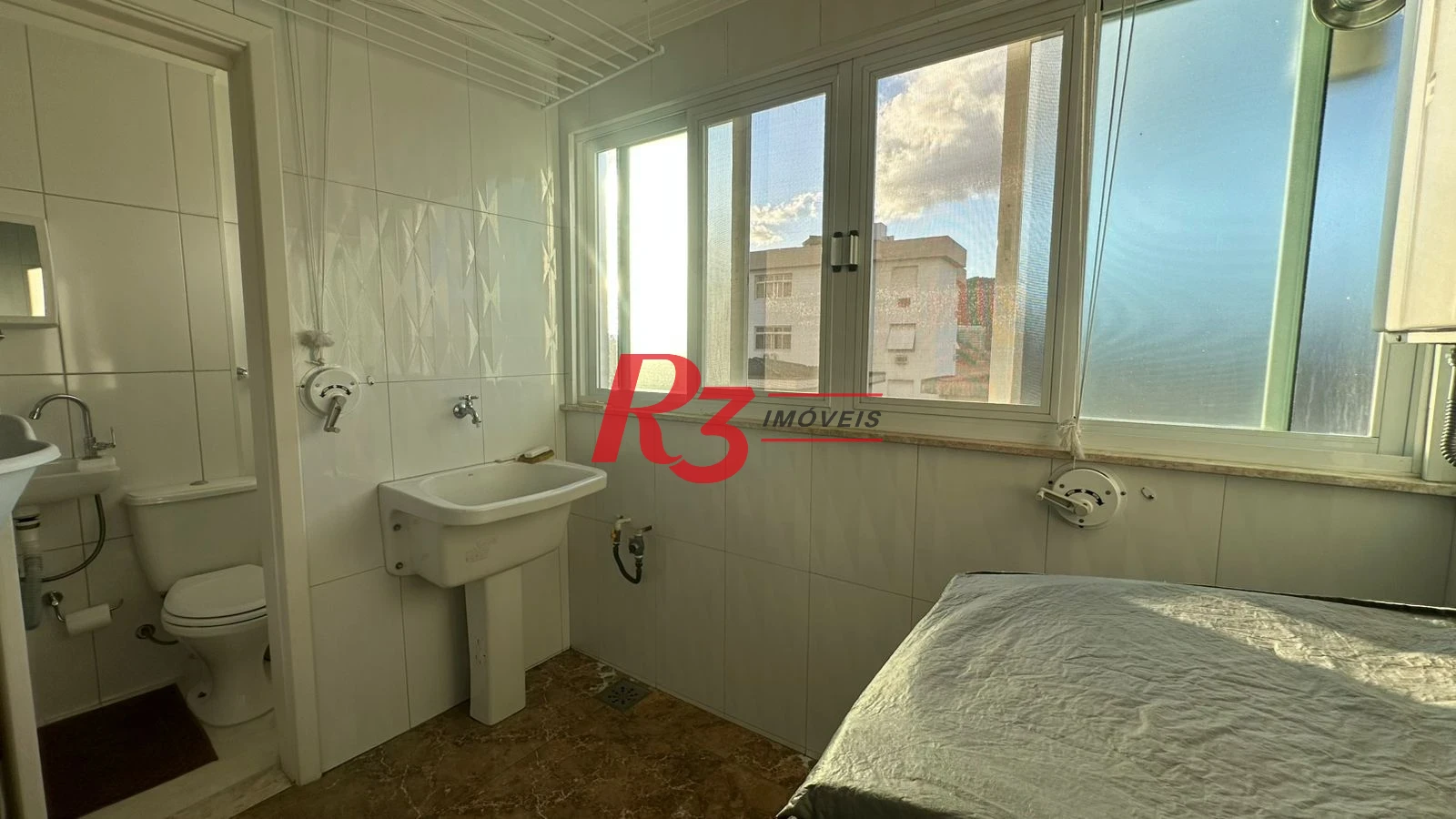 Apartamento com 3 dormitórios à venda, 115 m² por R$ 695.000,00 - Campo Grande - Santos/SP