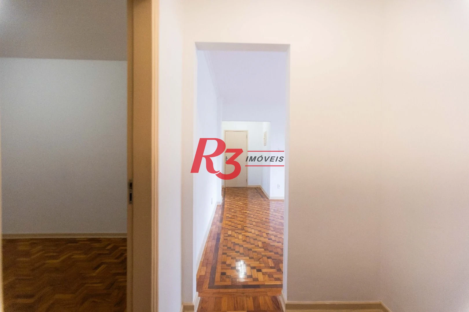 Apartamento com 2 dormitórios à venda, 78 m² por R$ 630.000,00 - Gonzaga - Santos/SP