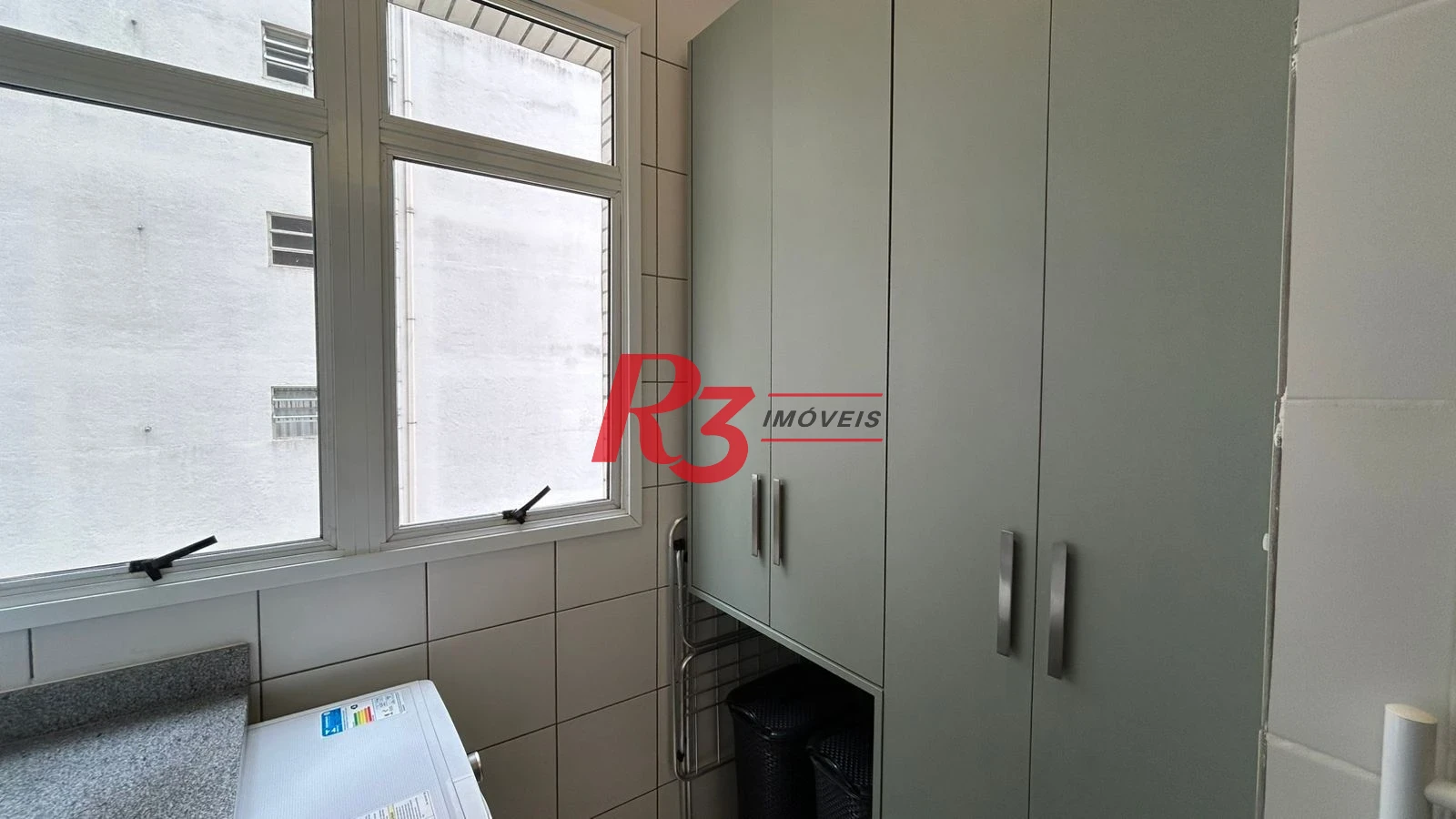 Apartamento com 2 dormitórios à venda, 80 m² por R$ 960.000,00 - Gonzaga - Santos/SP