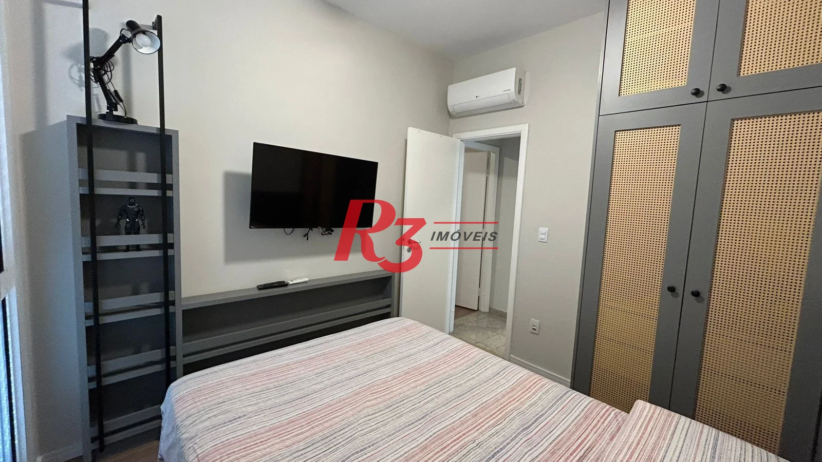 Apartamento com 2 dormitórios à venda, 80 m² por R$ 960.000,00 - Gonzaga - Santos/SP