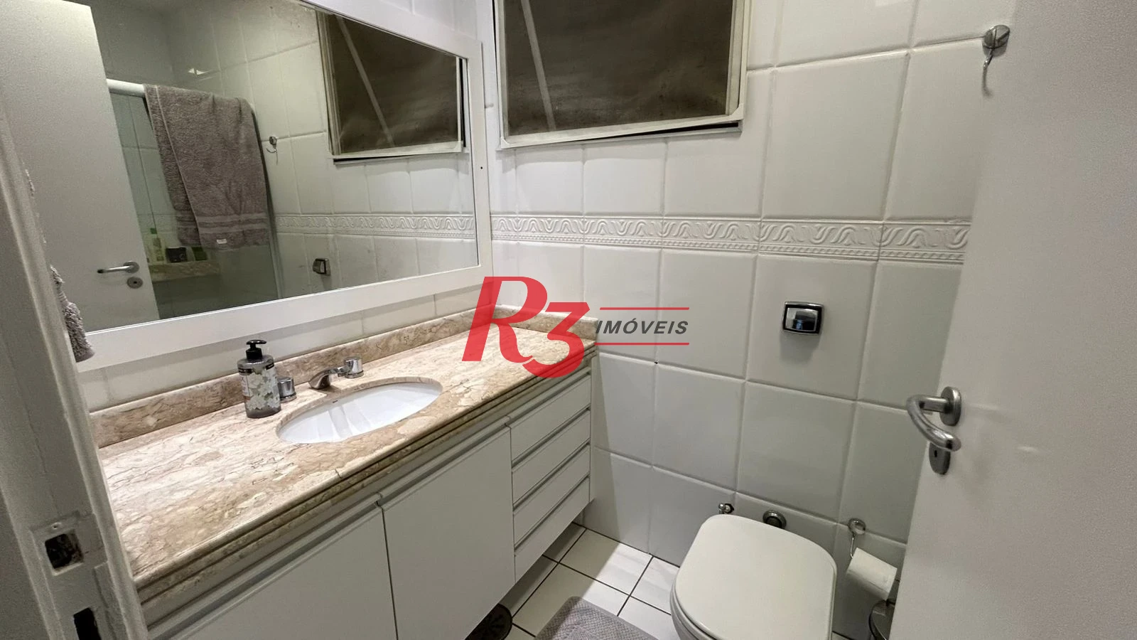 Apartamento com 2 dormitórios à venda, 80 m² por R$ 960.000,00 - Gonzaga - Santos/SP