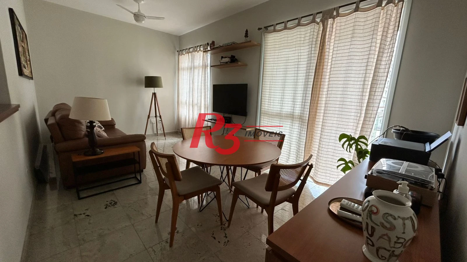 Apartamento com 2 dormitórios à venda, 80 m² por R$ 960.000,00 - Gonzaga - Santos/SP
