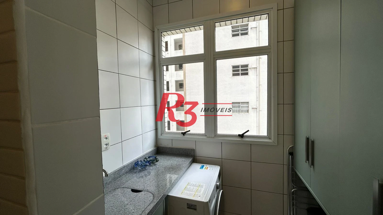 Apartamento com 2 dormitórios à venda, 80 m² por R$ 960.000,00 - Gonzaga - Santos/SP