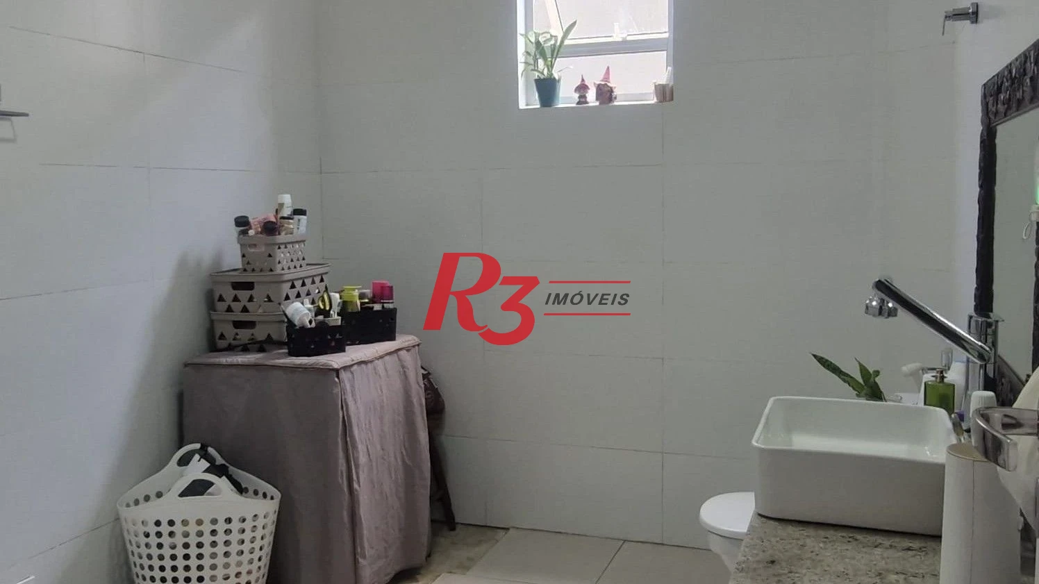 Casa com 3 dormitórios à venda, 385 m² por R$ 1.300.000,00 - Vila Guilhermina - Praia Grande/SP