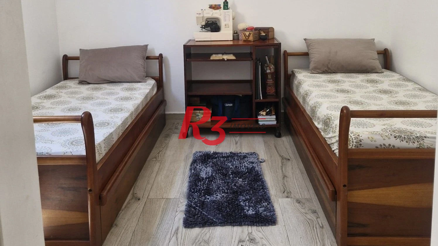 Casa com 3 dormitórios à venda, 385 m² por R$ 1.300.000,00 - Vila Guilhermina - Praia Grande/SP