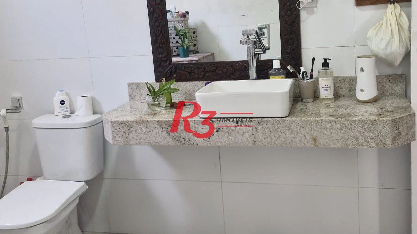 Casa com 3 dormitórios à venda, 385 m² por R$ 1.300.000,00 - Vila Guilhermina - Praia Grande/SP
