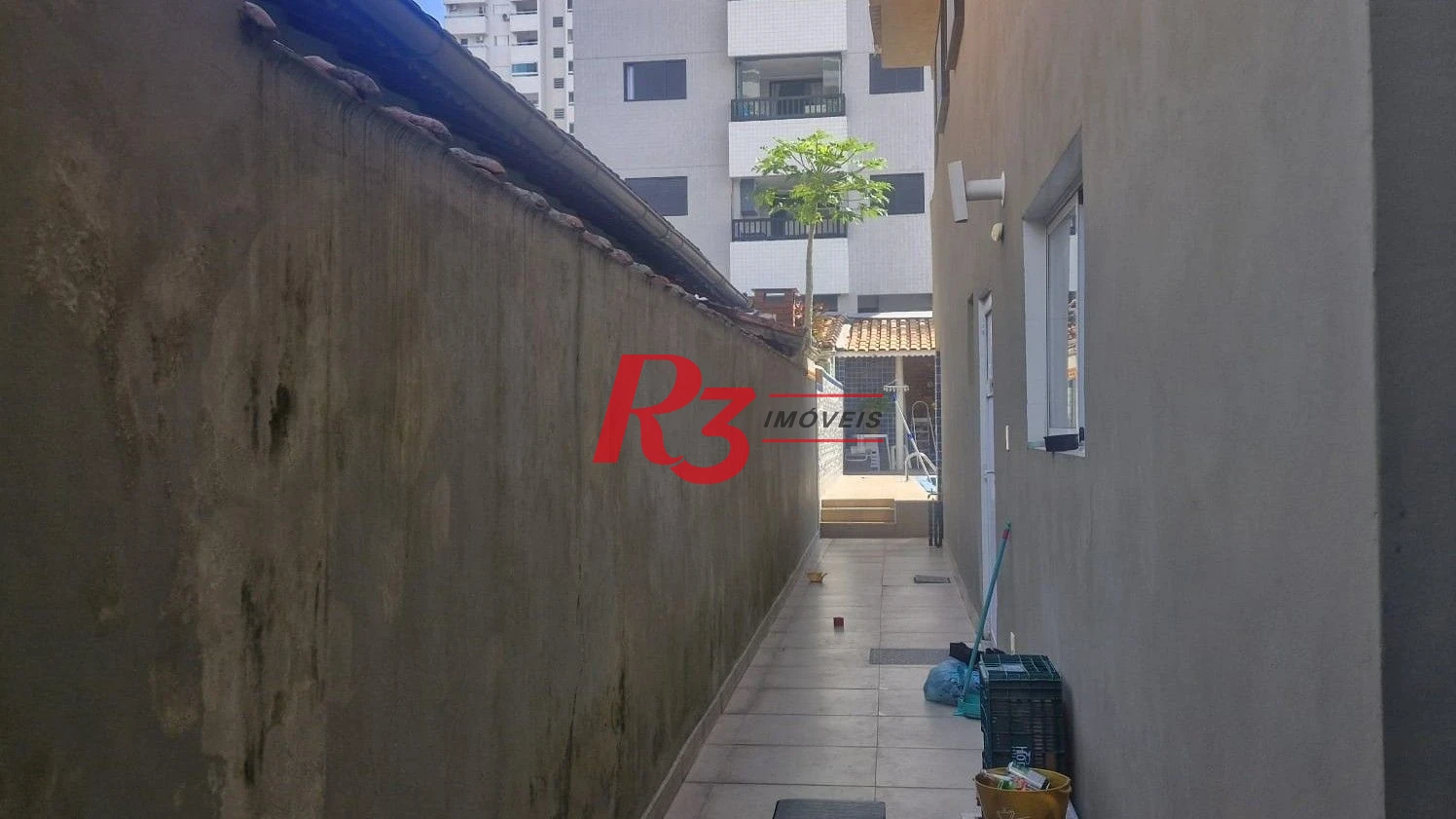 Casa com 3 dormitórios à venda, 385 m² por R$ 1.300.000,00 - Vila Guilhermina - Praia Grande/SP