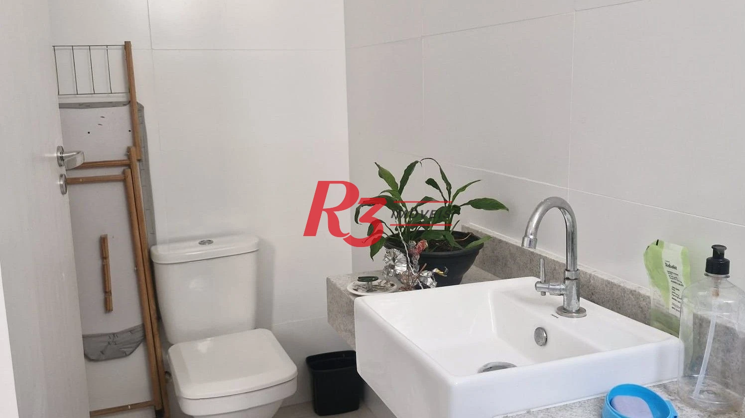 Casa com 3 dormitórios à venda, 385 m² por R$ 1.300.000,00 - Vila Guilhermina - Praia Grande/SP