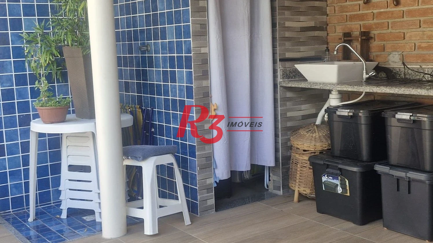 Casa com 3 dormitórios à venda, 385 m² por R$ 1.300.000,00 - Vila Guilhermina - Praia Grande/SP