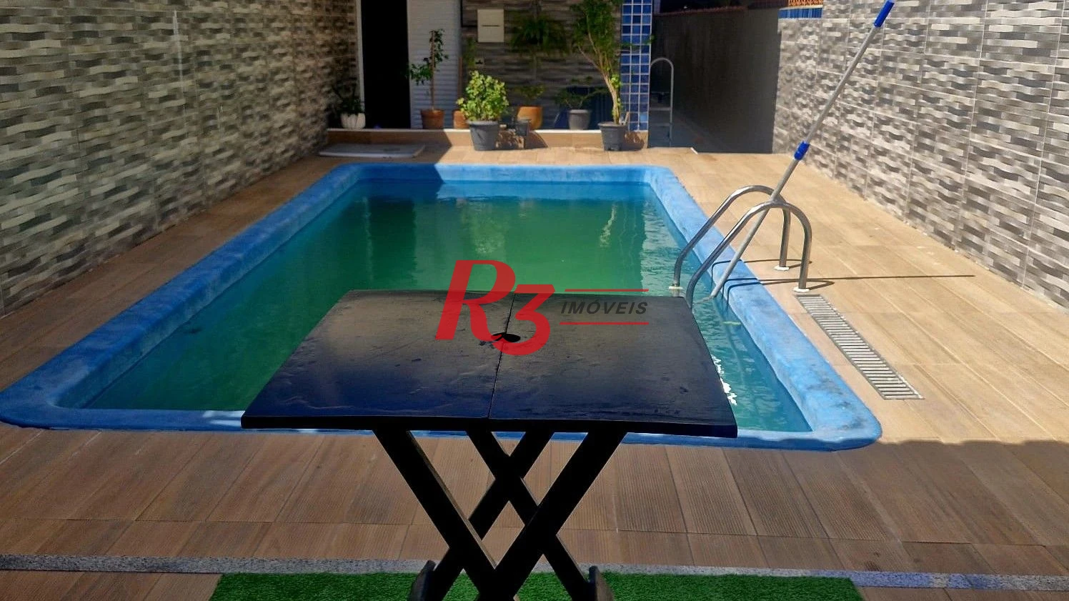 Casa com 3 dormitórios à venda, 385 m² por R$ 1.300.000,00 - Vila Guilhermina - Praia Grande/SP