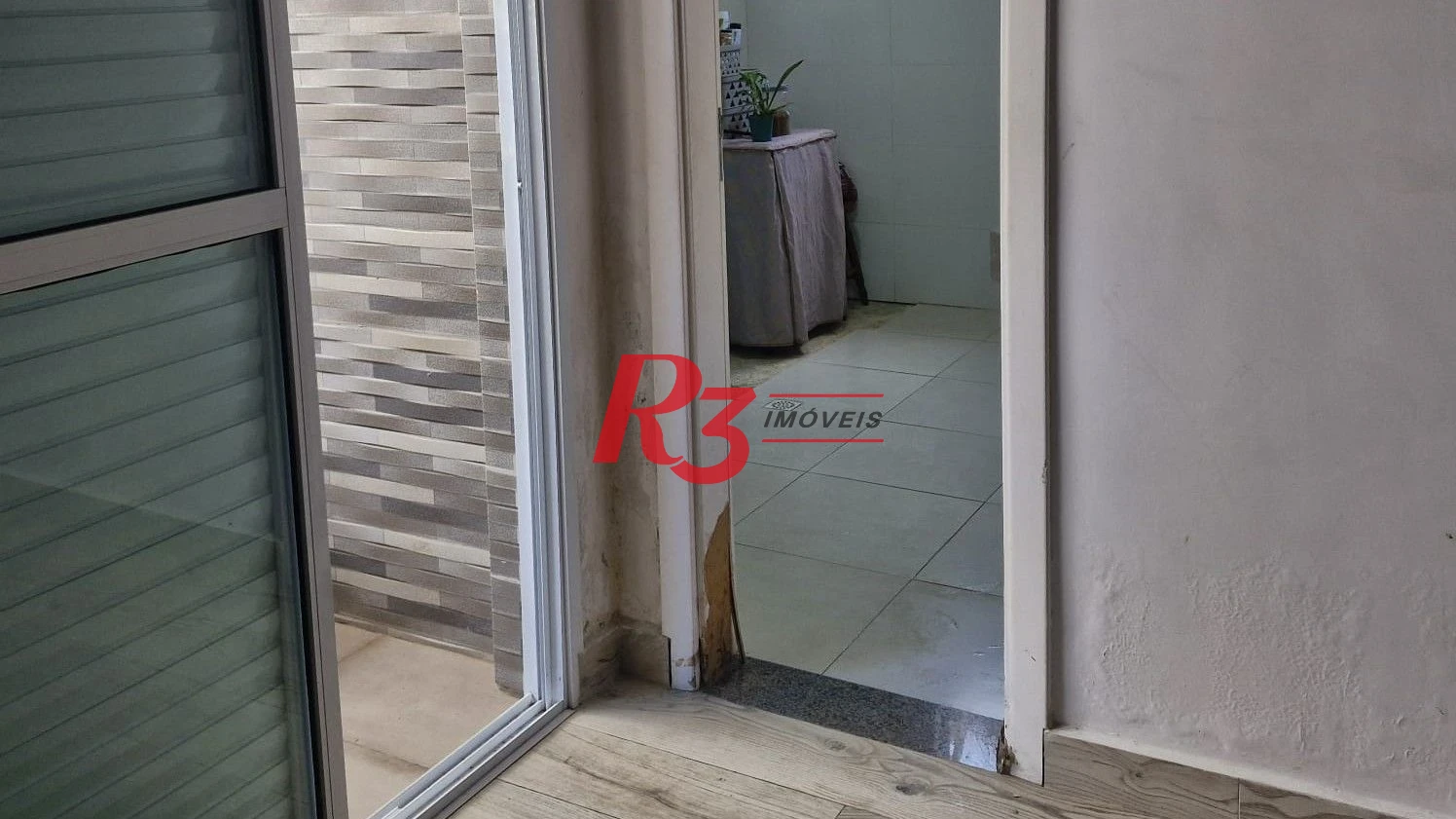 Casa com 3 dormitórios à venda, 385 m² por R$ 1.300.000,00 - Vila Guilhermina - Praia Grande/SP