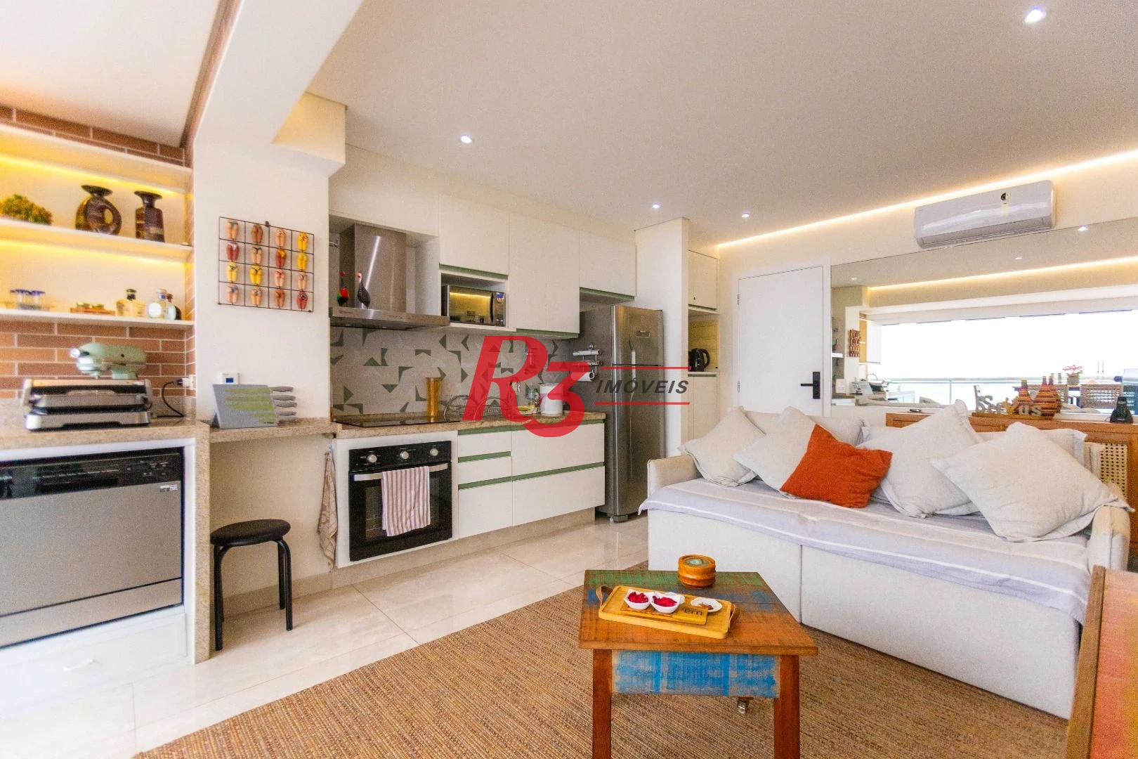 Apartamento com 2 dormitórios à venda, 68 m² por R$ 1.720.000,00 - Gonzaga - Santos/SP
