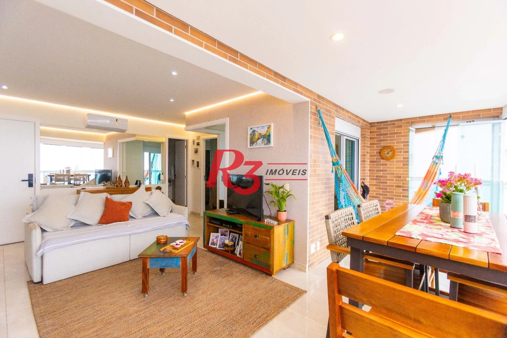 Apartamento com 2 dormitórios à venda, 68 m² por R$ 1.720.000,00 - Gonzaga - Santos/SP