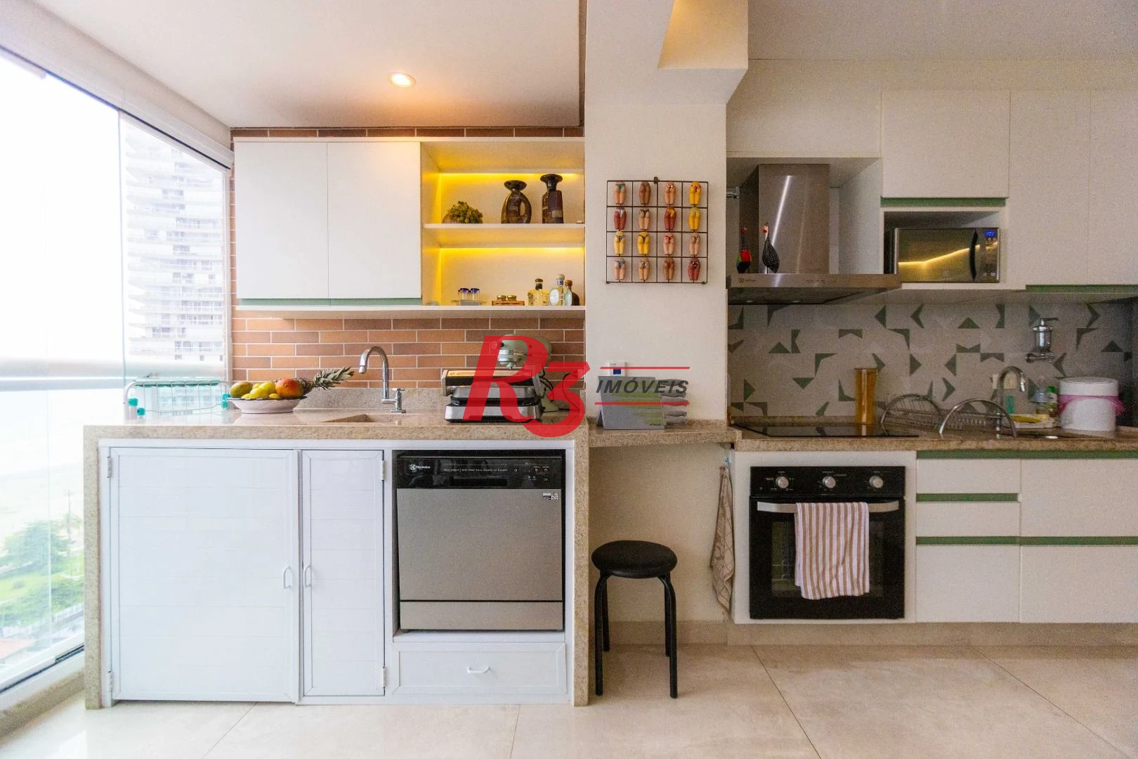 Apartamento com 2 dormitórios à venda, 68 m² por R$ 1.720.000,00 - Gonzaga - Santos/SP
