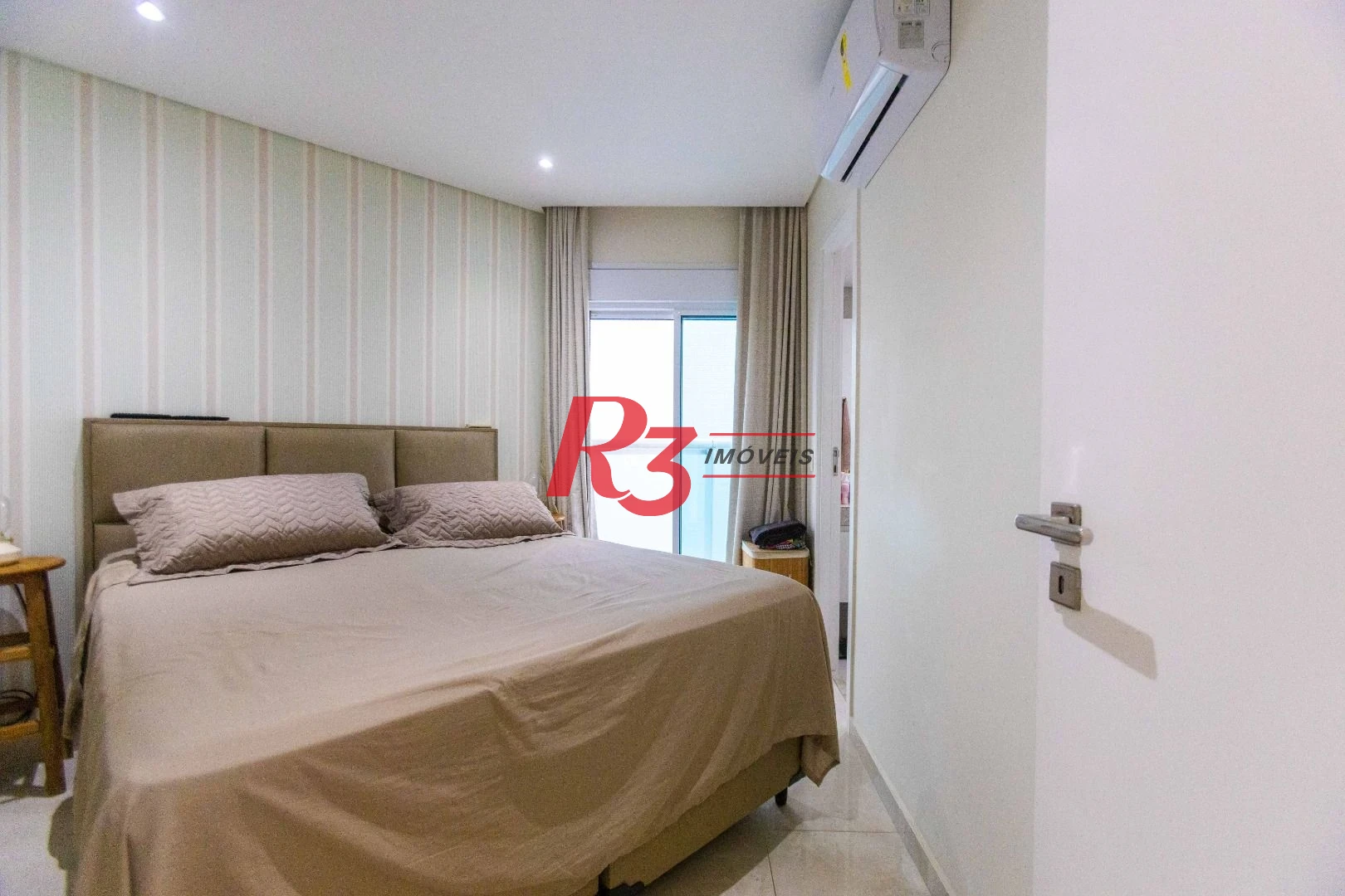 Apartamento com 2 dormitórios à venda, 68 m² por R$ 1.720.000,00 - Gonzaga - Santos/SP