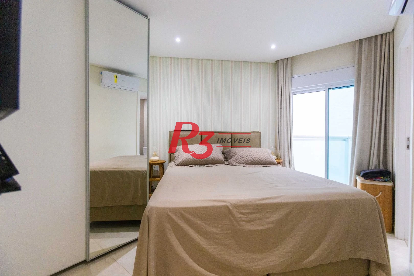 Apartamento com 2 dormitórios à venda, 68 m² por R$ 1.720.000,00 - Gonzaga - Santos/SP