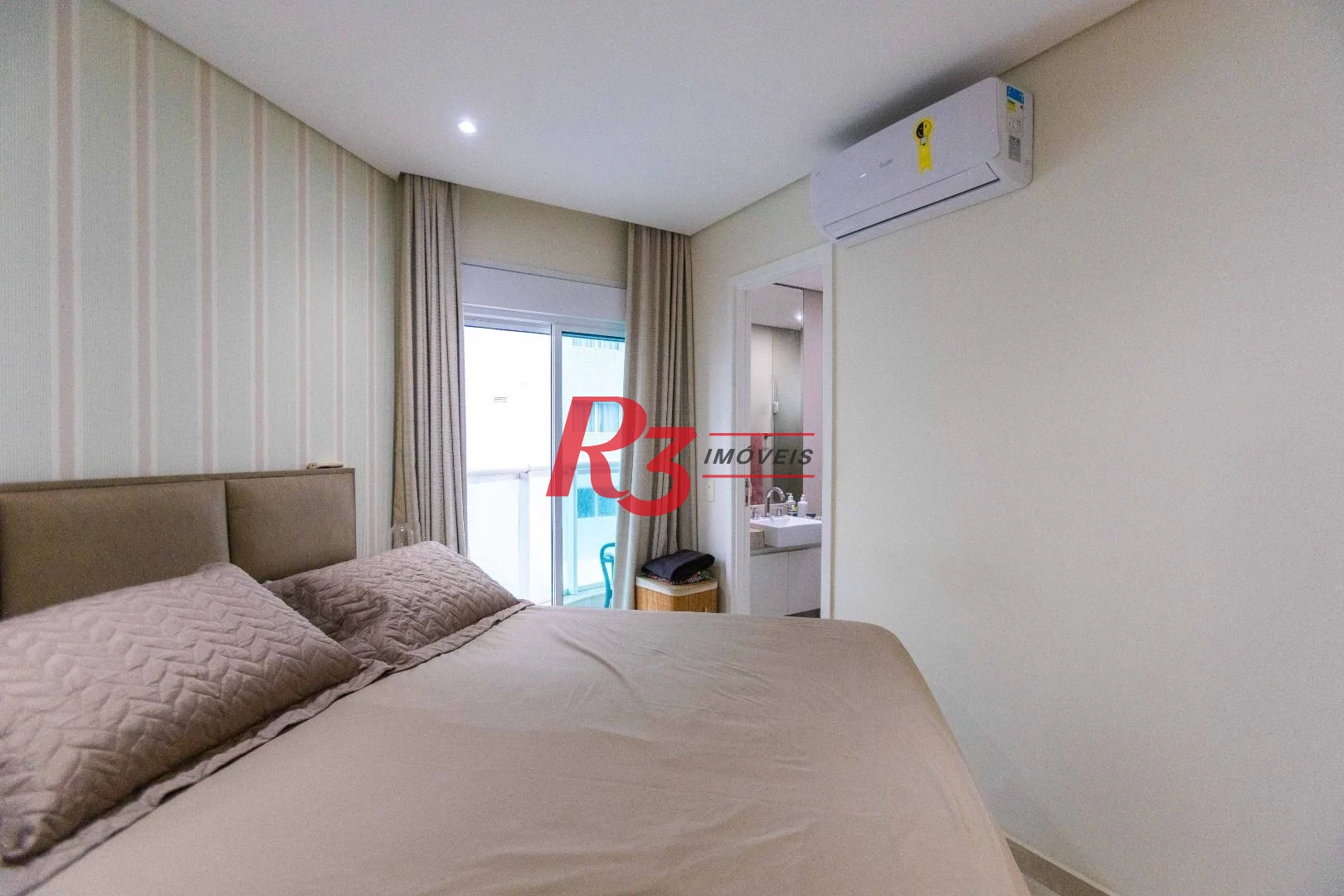 Apartamento com 2 dormitórios à venda, 68 m² por R$ 1.720.000,00 - Gonzaga - Santos/SP