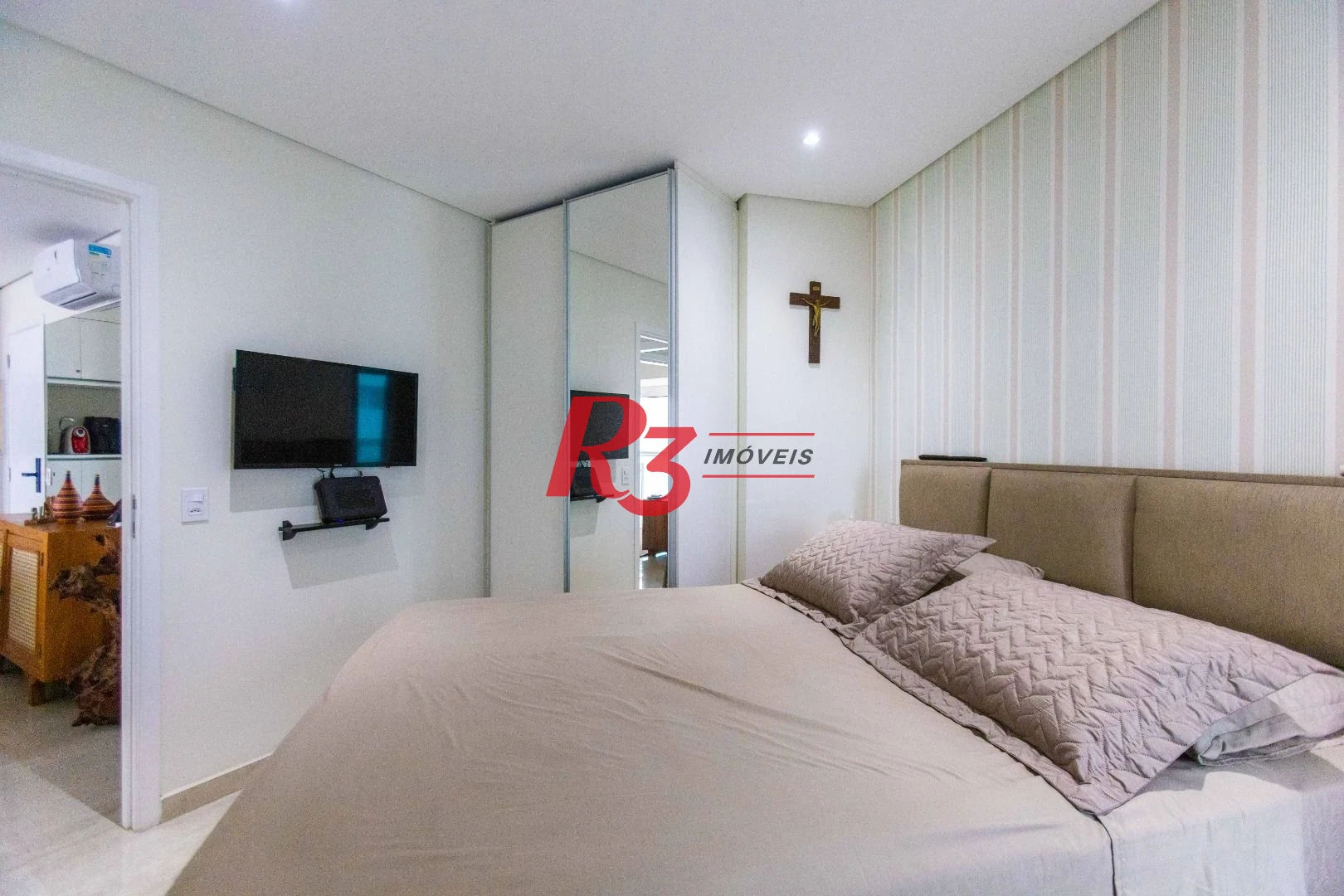 Apartamento com 2 dormitórios à venda, 68 m² por R$ 1.720.000,00 - Gonzaga - Santos/SP