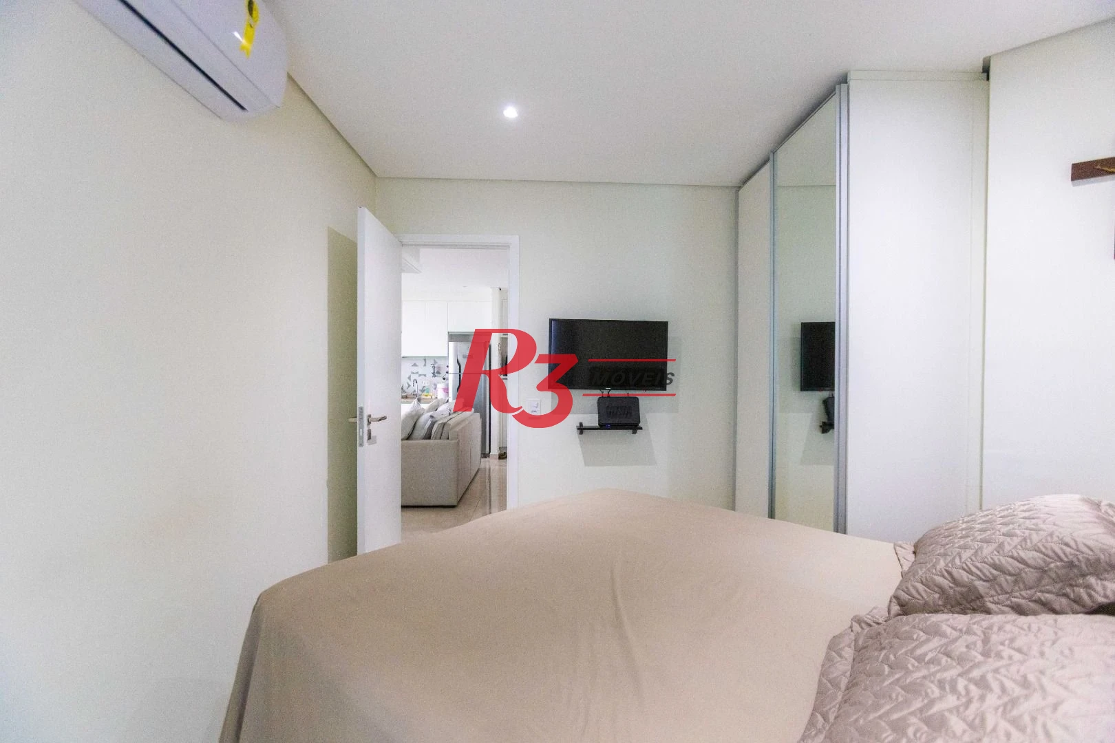 Apartamento com 2 dormitórios à venda, 68 m² por R$ 1.720.000,00 - Gonzaga - Santos/SP