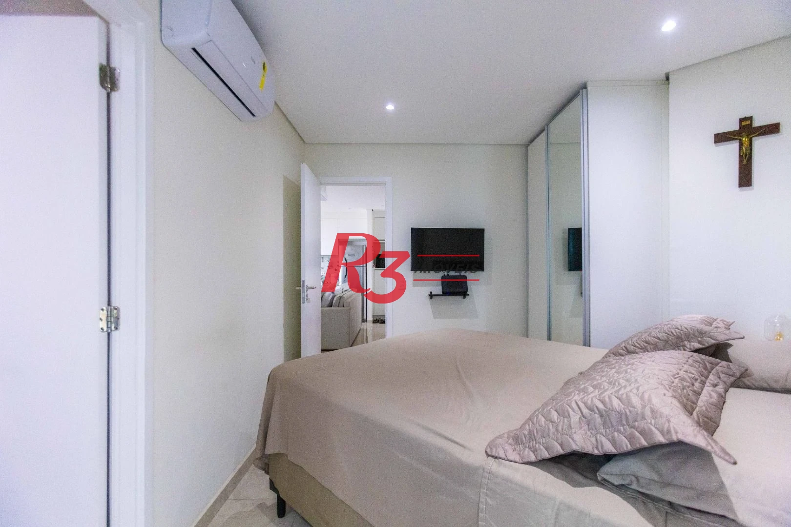 Apartamento com 2 dormitórios à venda, 68 m² por R$ 1.720.000,00 - Gonzaga - Santos/SP
