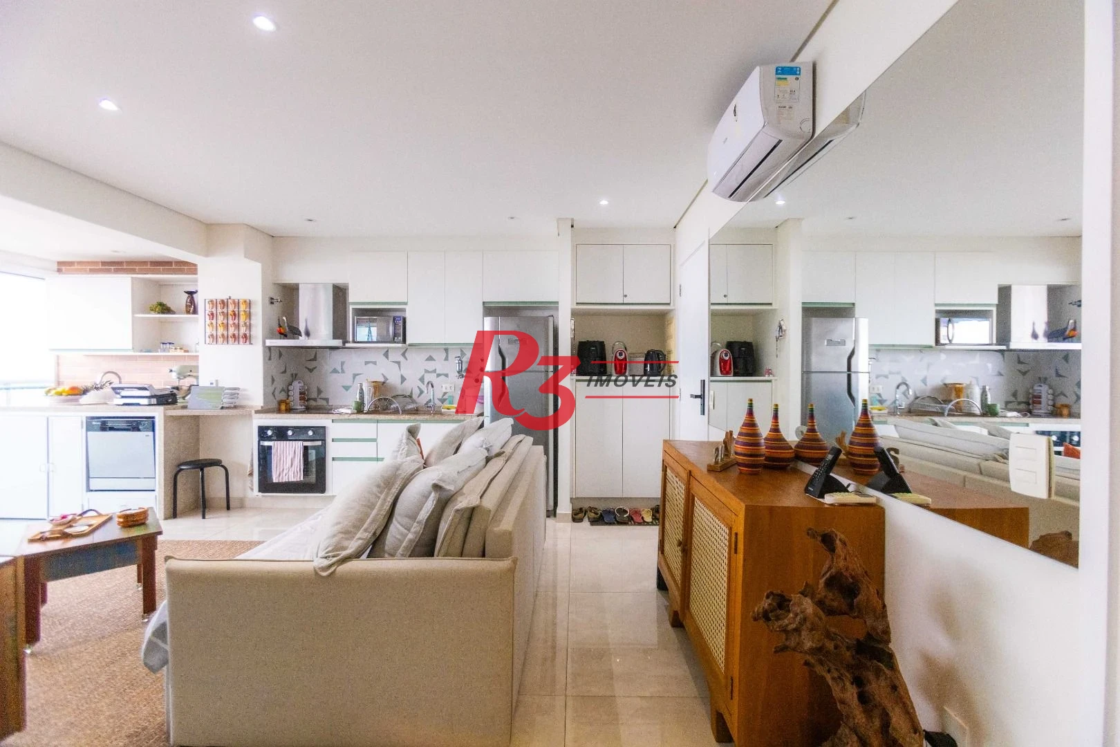 Apartamento com 2 dormitórios à venda, 68 m² por R$ 1.720.000,00 - Gonzaga - Santos/SP