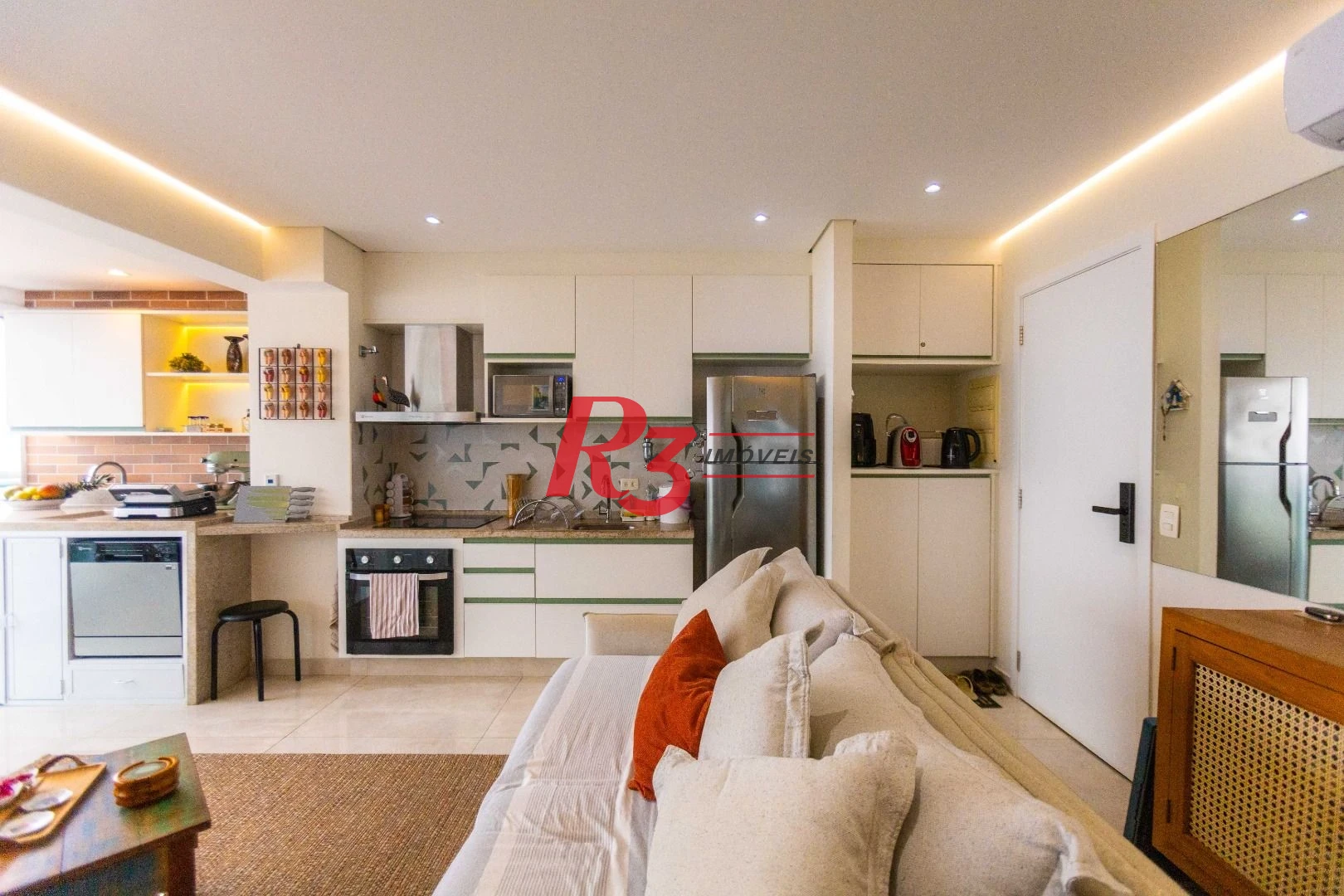 Apartamento com 2 dormitórios à venda, 68 m² por R$ 1.720.000,00 - Gonzaga - Santos/SP