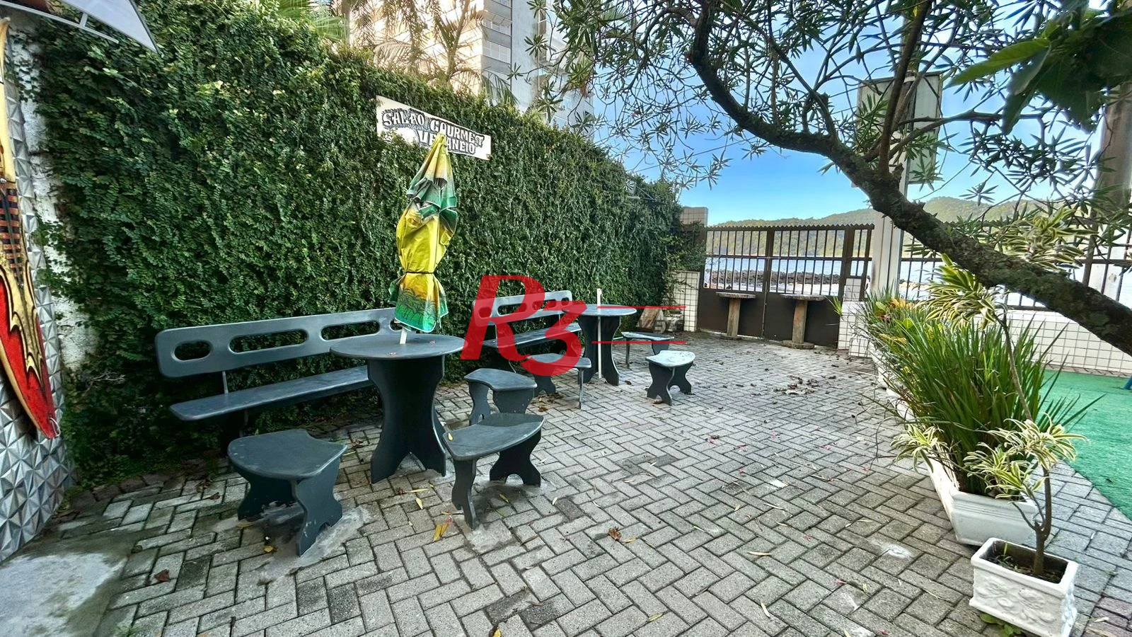 Apartamento com 2 dormitórios à venda, 50 m² por R$ 350.000,00 - Itararé - São Vicente/SP