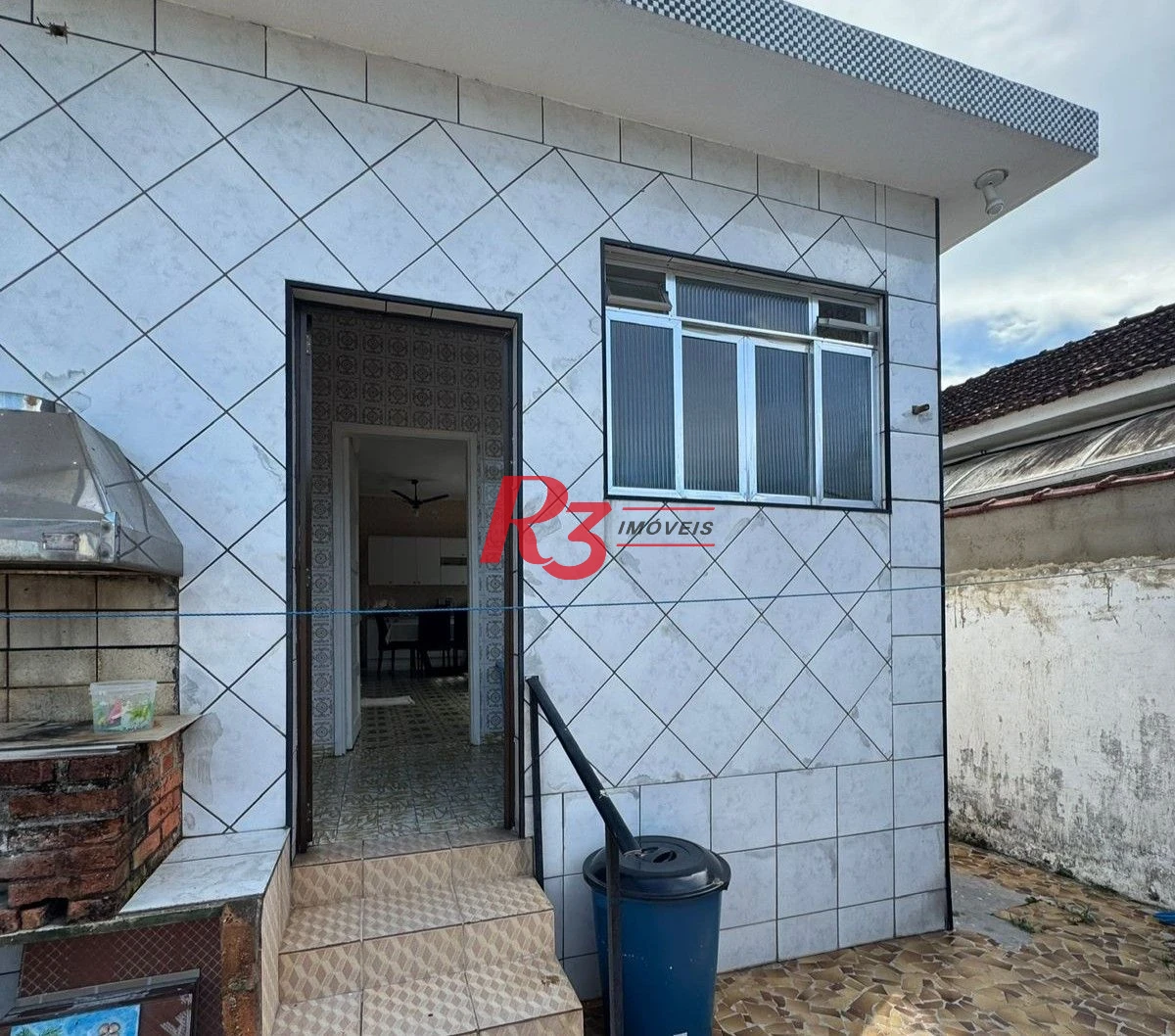 Casa com 2 dormitórios à venda, 150 m² por R$ 650.000,00 - Vila Cascatinha - São Vicente/SP