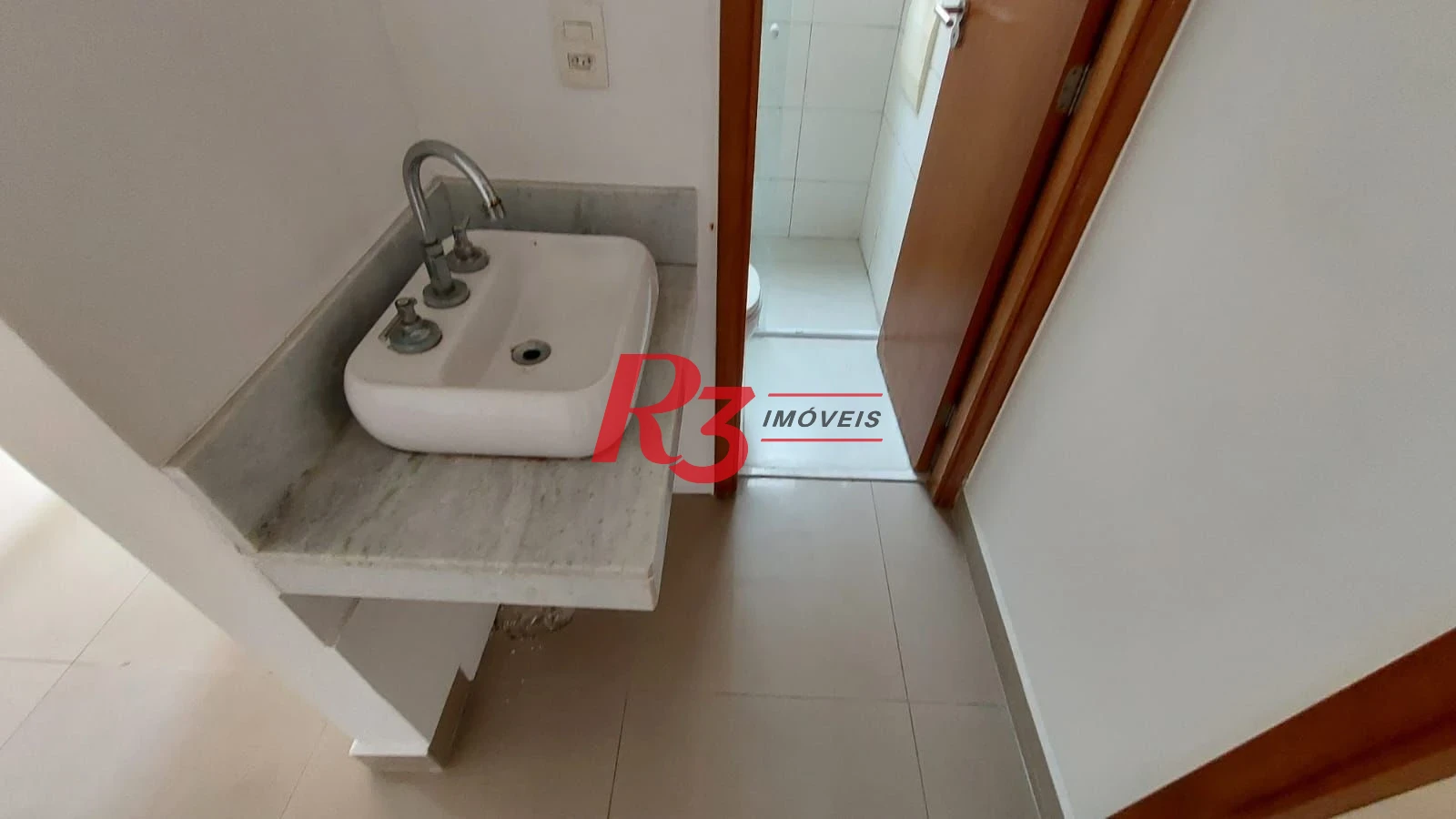 Apartamento com 2 dormitórios à venda, 52 m² por R$ 379.999,00 - José Menino - Santos/SP