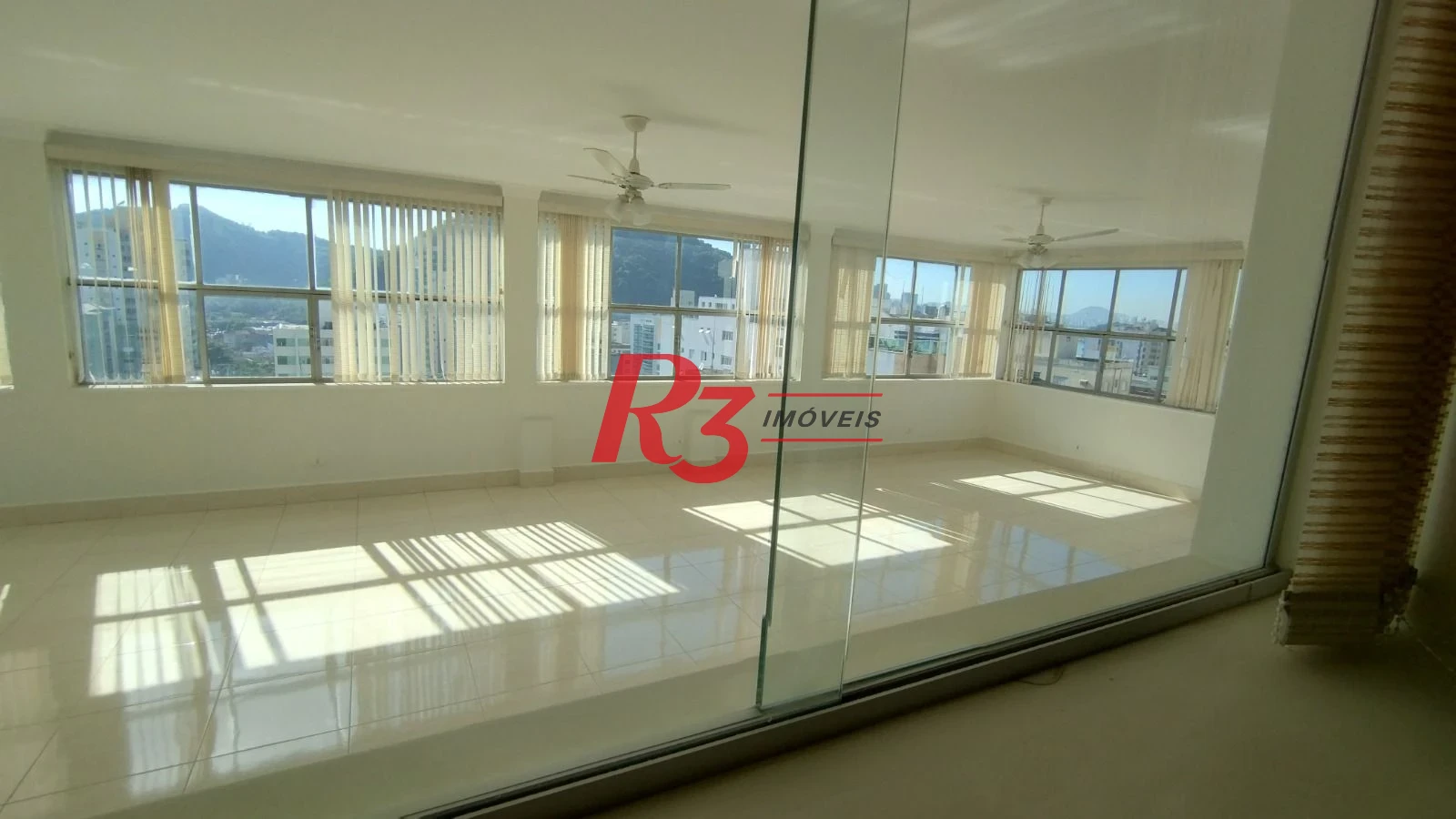 Apartamento com 4 dormitórios à venda, 274 m² por R$ 900.000,00 - Itararé - São Vicente/SP