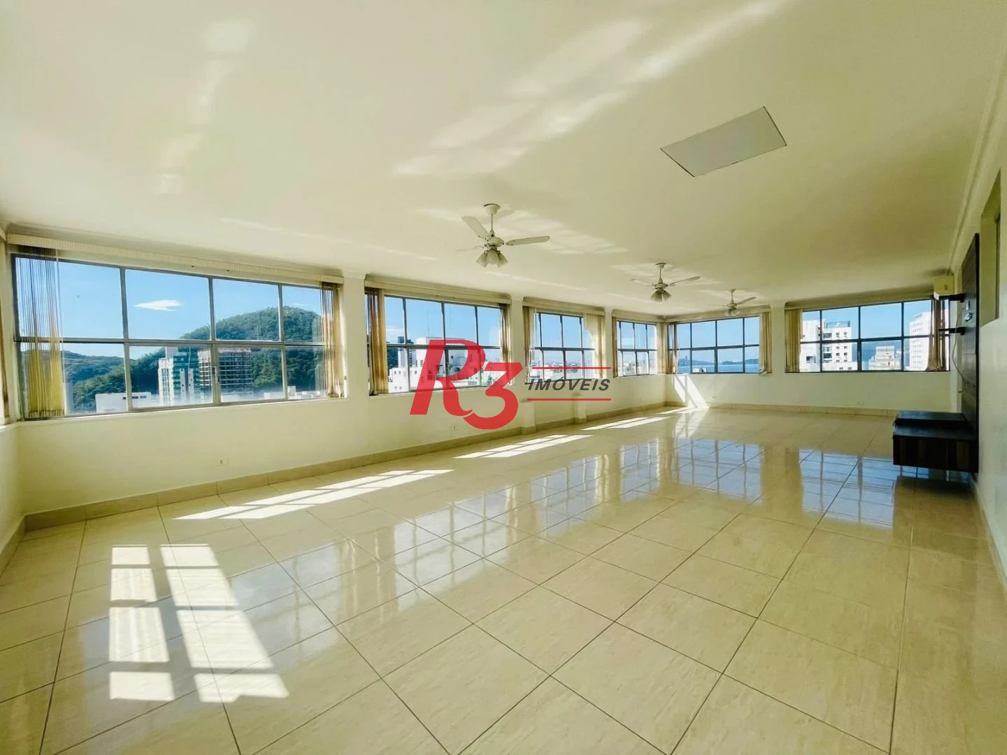 Apartamento com 4 dormitórios à venda, 274 m² por R$ 960.000,00 - Itararé - São Vicente/SP