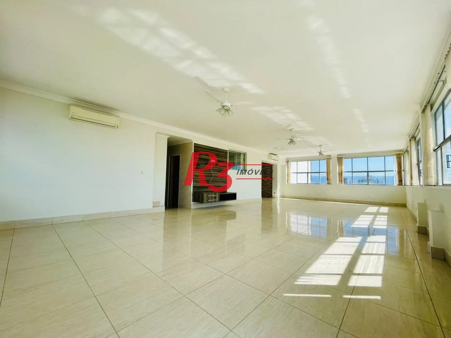 Apartamento com 4 dormitórios à venda, 274 m² por R$ 960.000,00 - Itararé - São Vicente/SP
