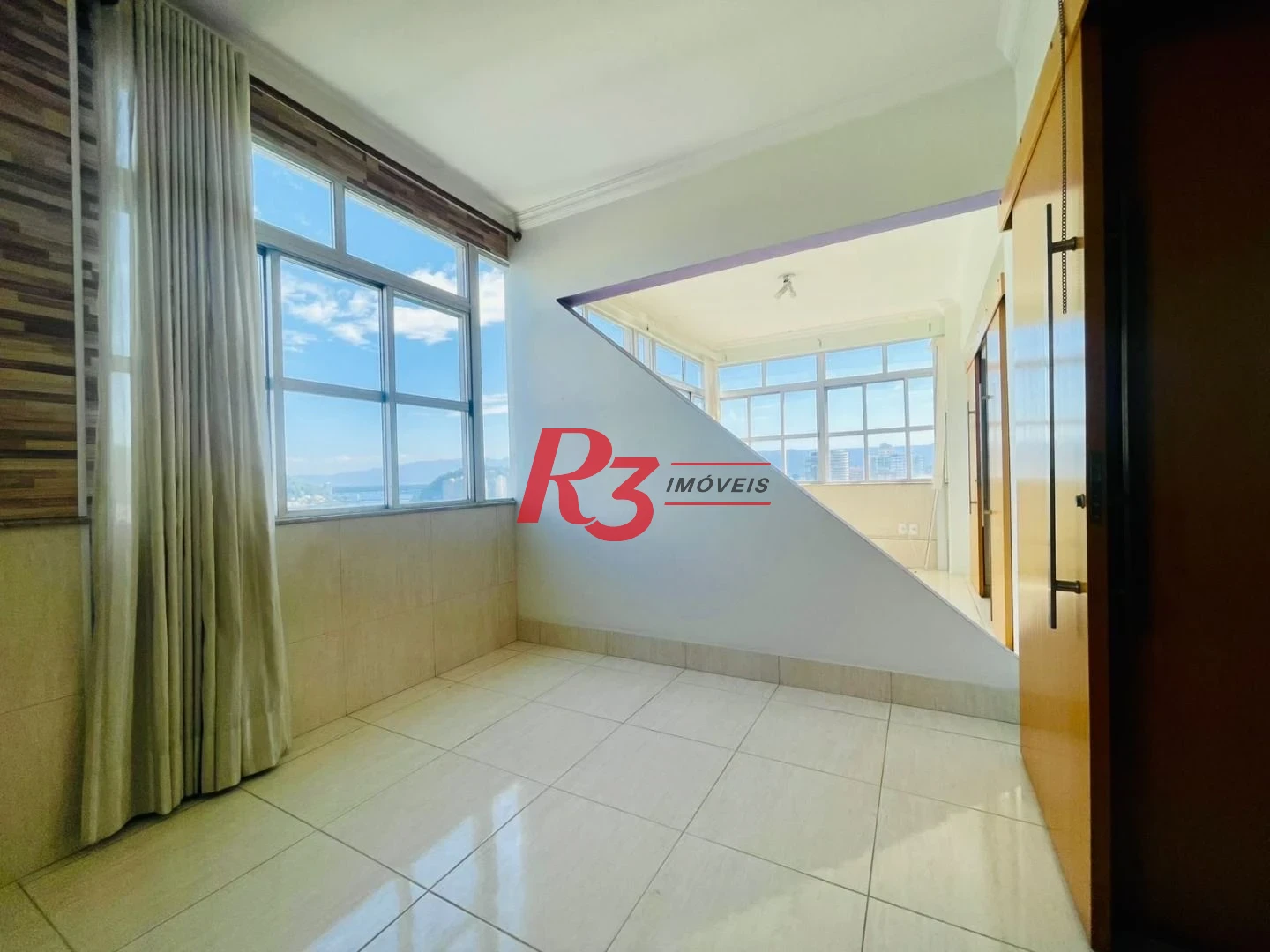 Apartamento com 4 dormitórios à venda, 274 m² por R$ 960.000,00 - Itararé - São Vicente/SP