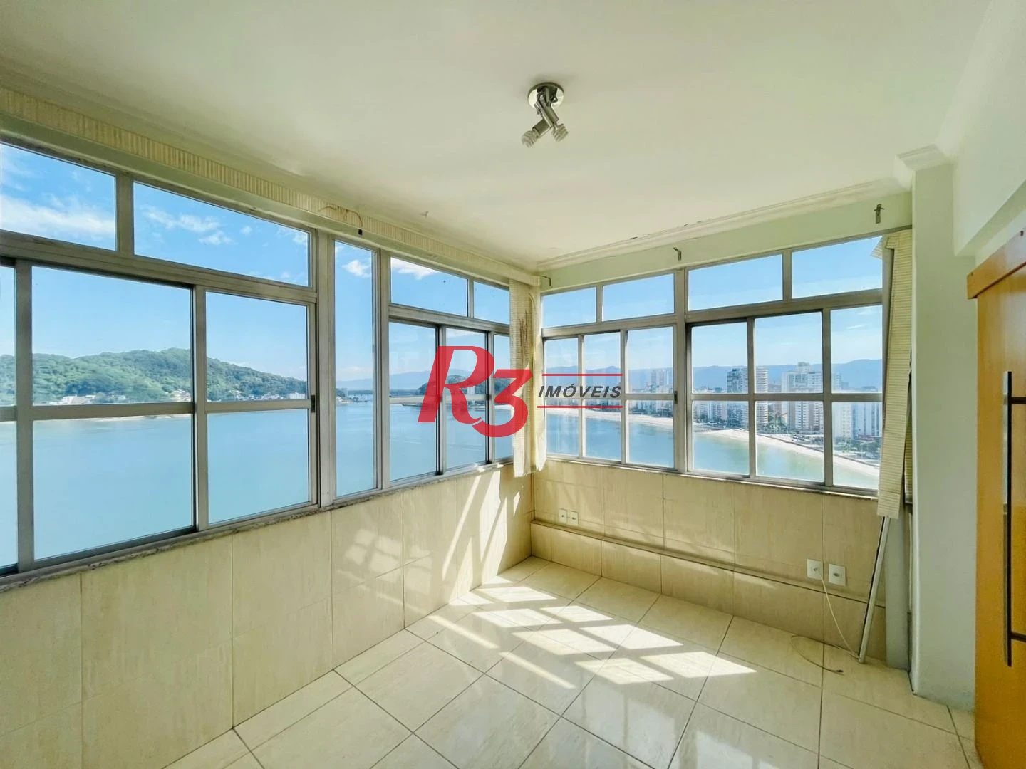 Apartamento com 4 dormitórios à venda, 274 m² por R$ 960.000,00 - Itararé - São Vicente/SP