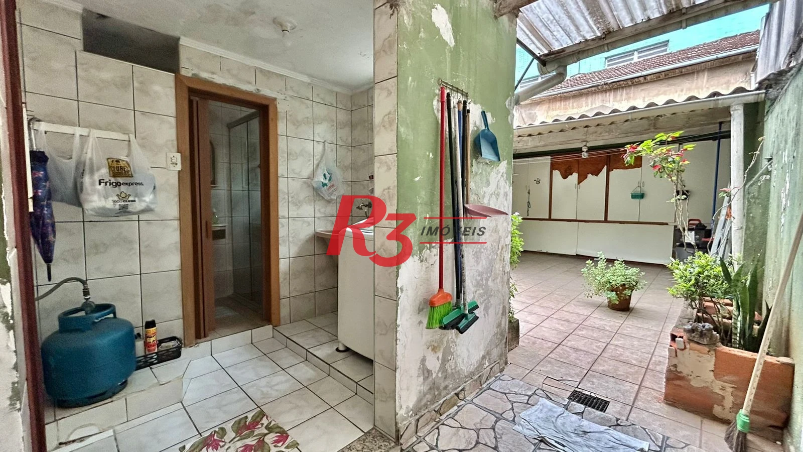 Sobrado com 3 dormitórios à venda, 121 m² por R$ 480.000,00 - Macuco - Santos/SP