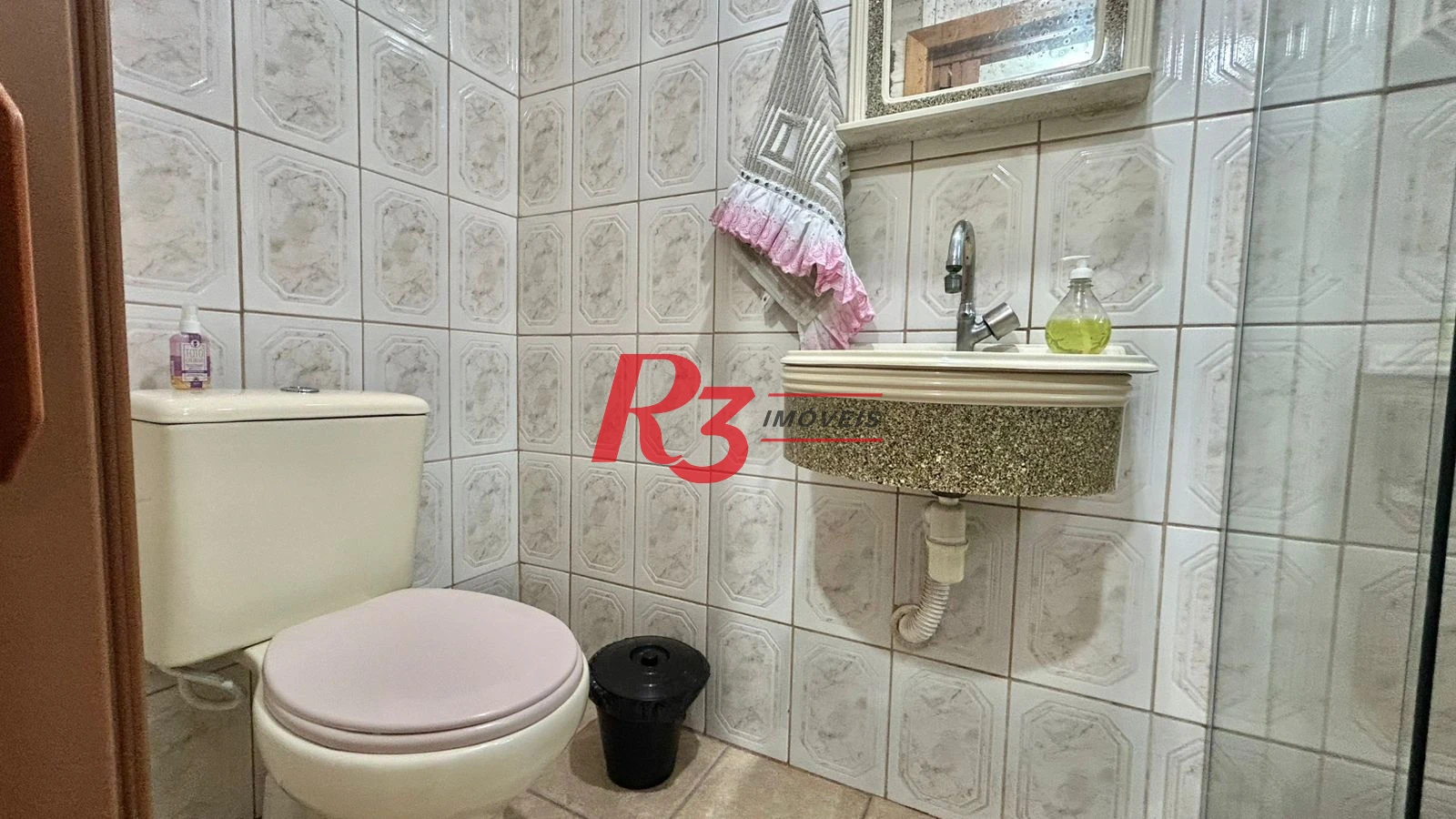 Sobrado com 3 dormitórios à venda, 121 m² por R$ 480.000,00 - Macuco - Santos/SP