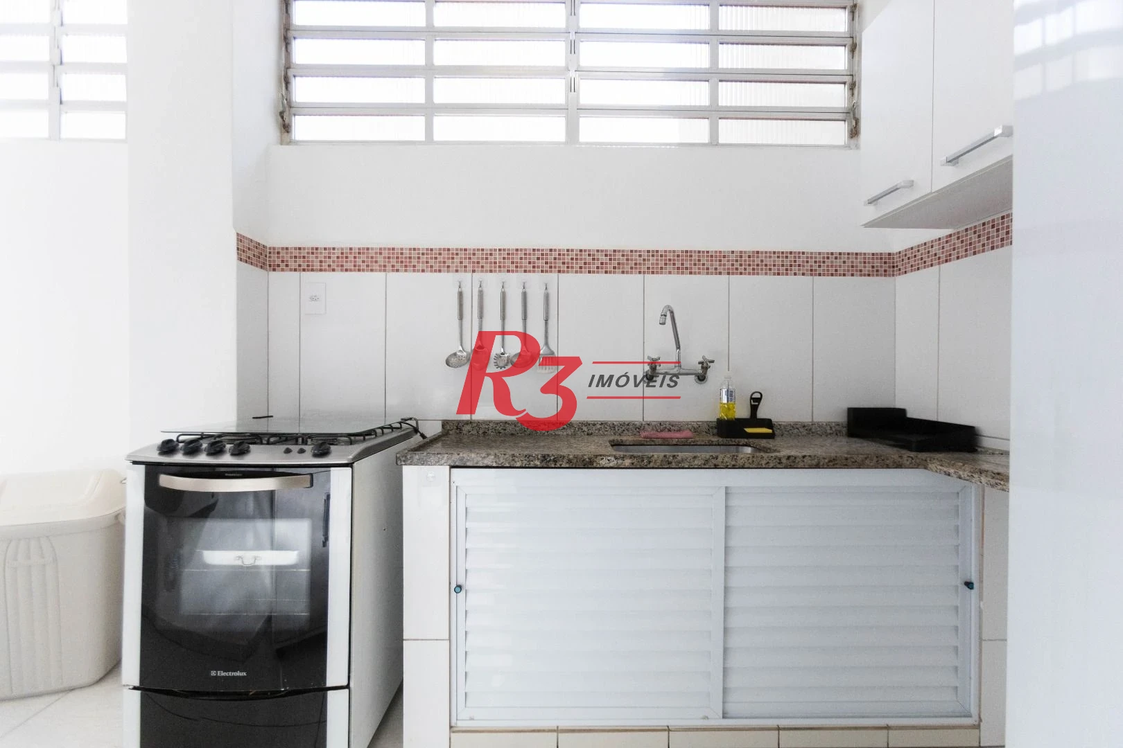 Apartamento com 1 dormitório para alugar, 68 m² por R$ 4.500,02/mês - José Menino - Santos/SP