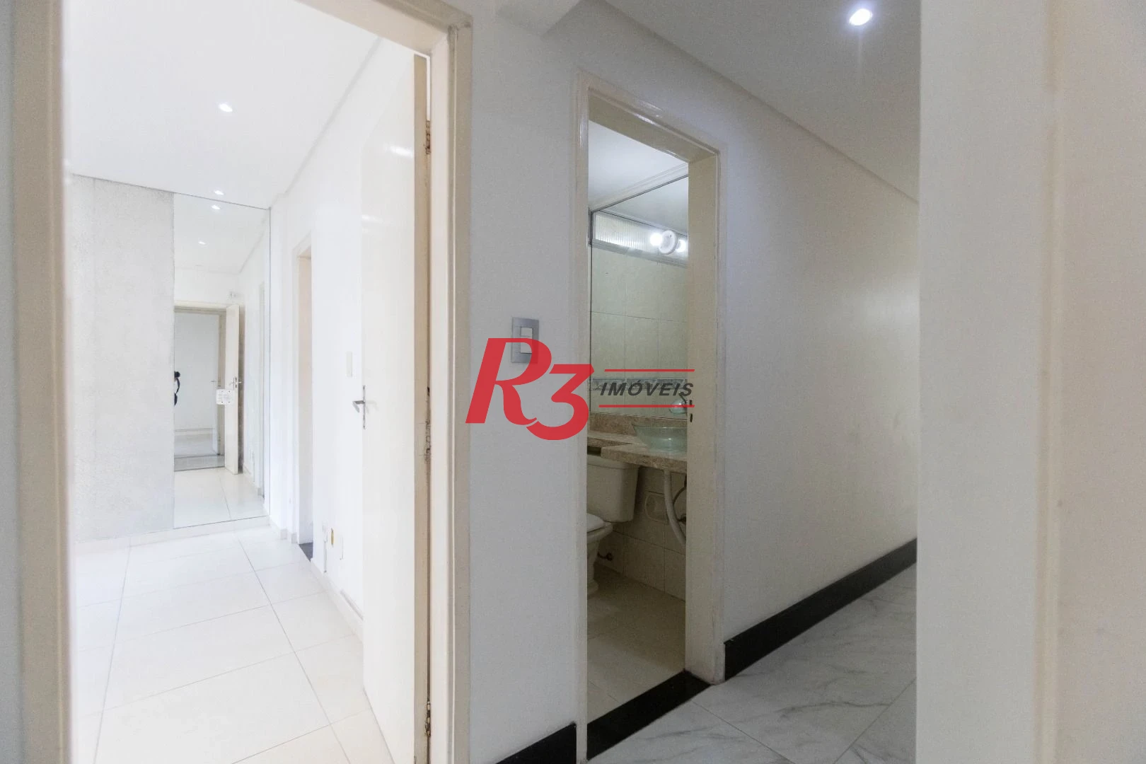 Apartamento com 3 dormitórios à venda, 136 m² por R$ 590.000,00 - José Menino - Santos/SP