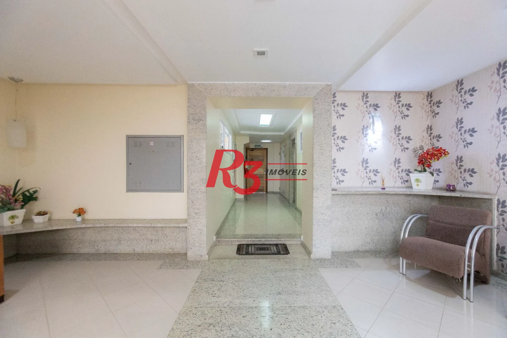 Apartamento com 2 dormitórios à venda, 90 m² por R$ 700.000,00 - Embaré - Santos/SP