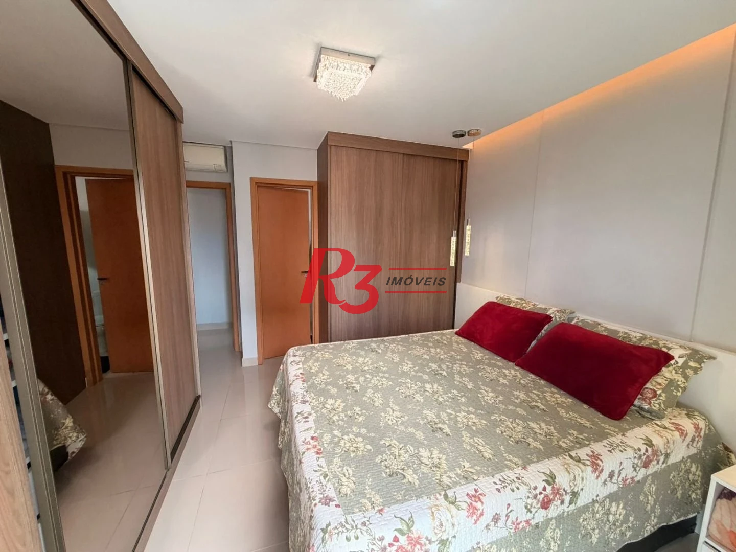 Apartamento com 2 dormitórios à venda, 75 m² por R$ 734.900,00 - Embaré - Santos/SP