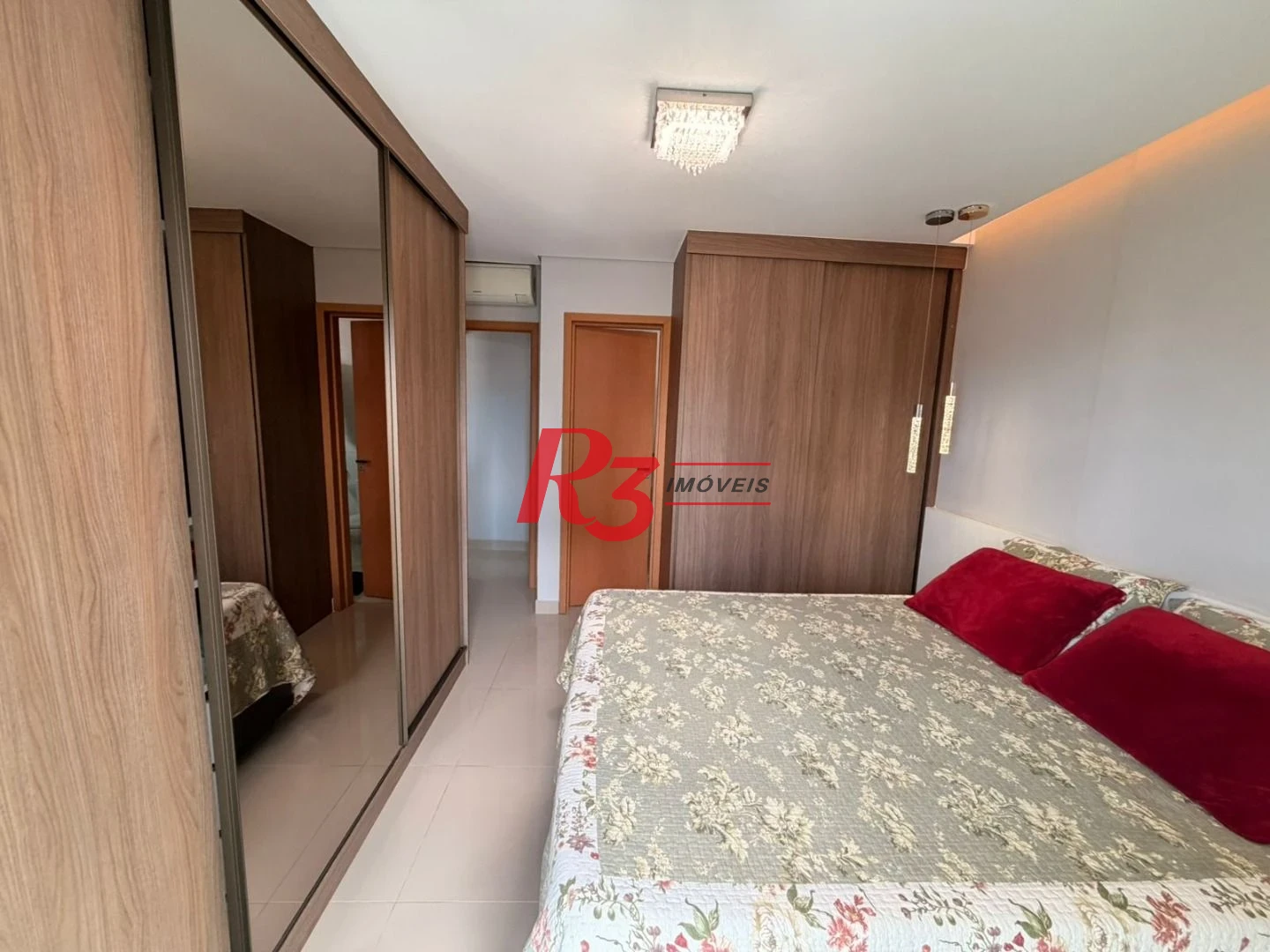 Apartamento com 2 dormitórios à venda, 75 m² por R$ 734.900,00 - Embaré - Santos/SP