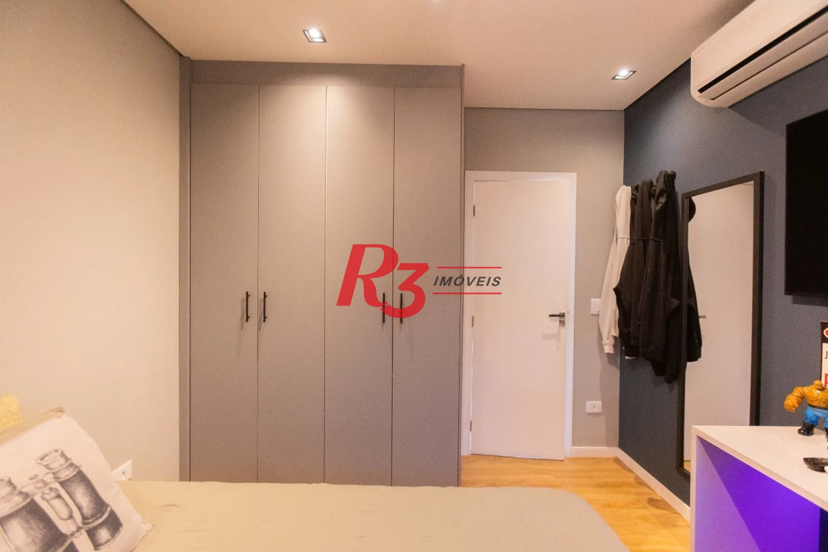 Sobrado com 3 dormitórios à venda, 290 m² por R$ 3.990.000,00 - Ponta da Praia - Santos/SP