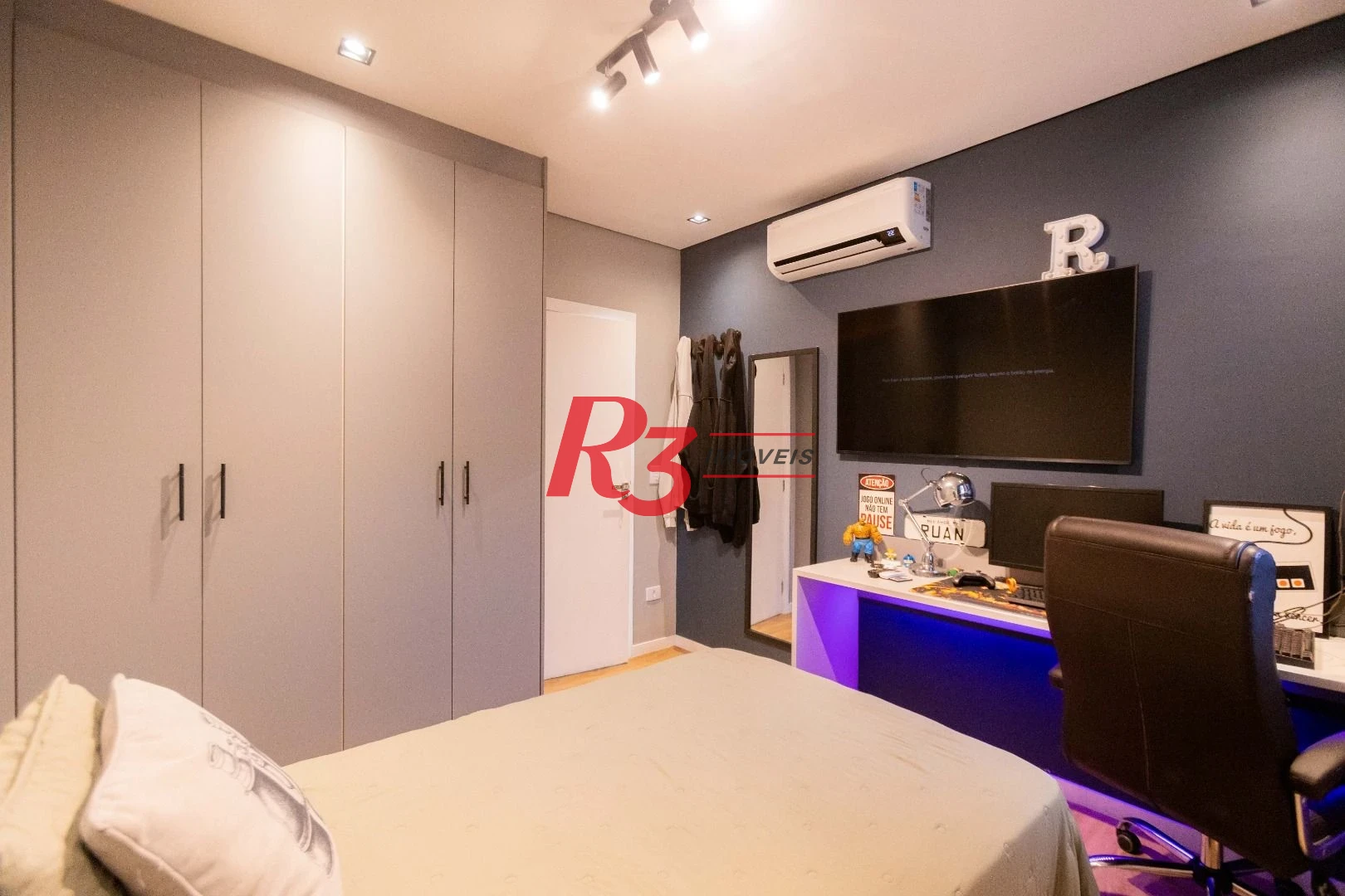 Sobrado com 3 dormitórios à venda, 290 m² por R$ 3.990.000,00 - Ponta da Praia - Santos/SP