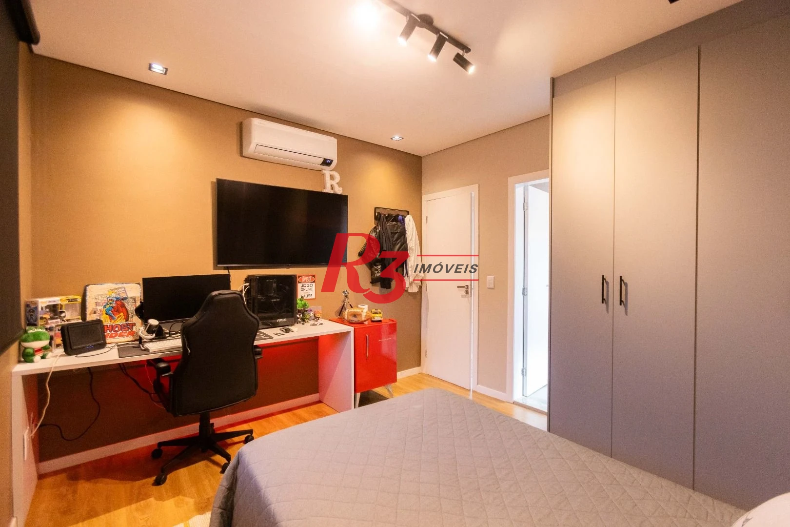 Sobrado com 3 dormitórios à venda, 290 m² por R$ 3.990.000,00 - Ponta da Praia - Santos/SP