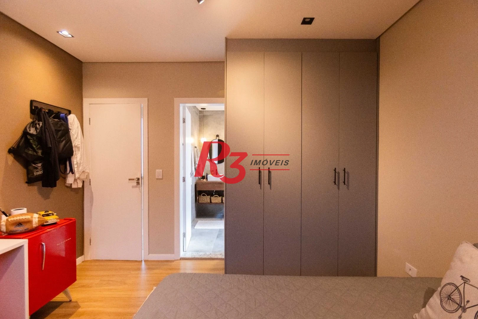 Sobrado com 3 dormitórios à venda, 290 m² por R$ 3.990.000,00 - Ponta da Praia - Santos/SP